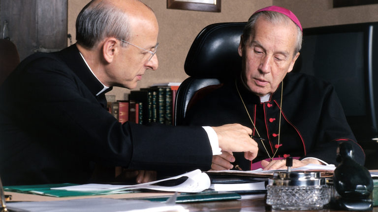 Prälat Fernando Ocariz Brana (links) mit dem 2016 verstorbenen Bischof Javier Echevarria.| © Opus Dei