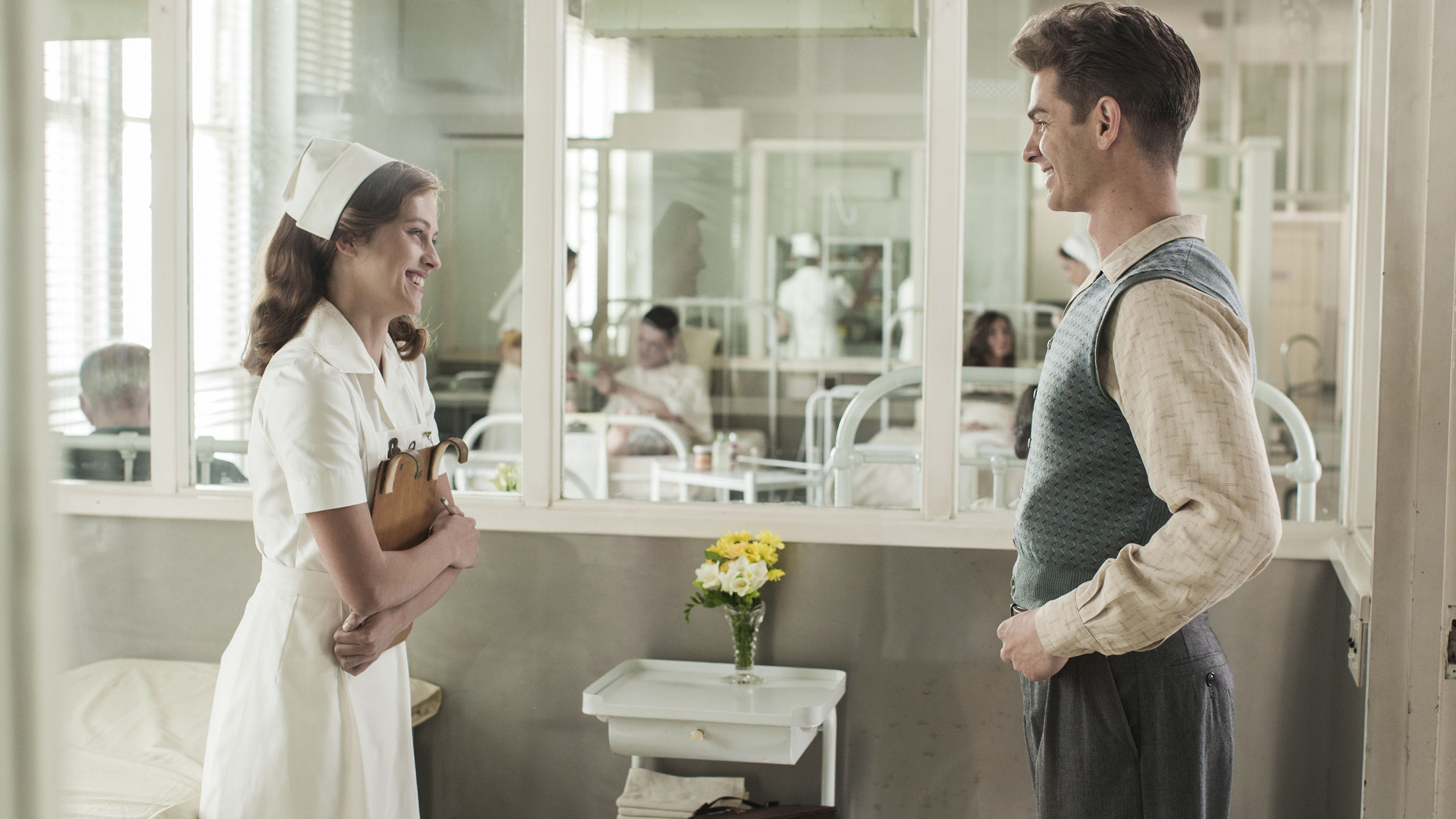 Teresa Palmer und Andrew Garfield in "Hacksaw Ridge", Regie: Mel Gibson