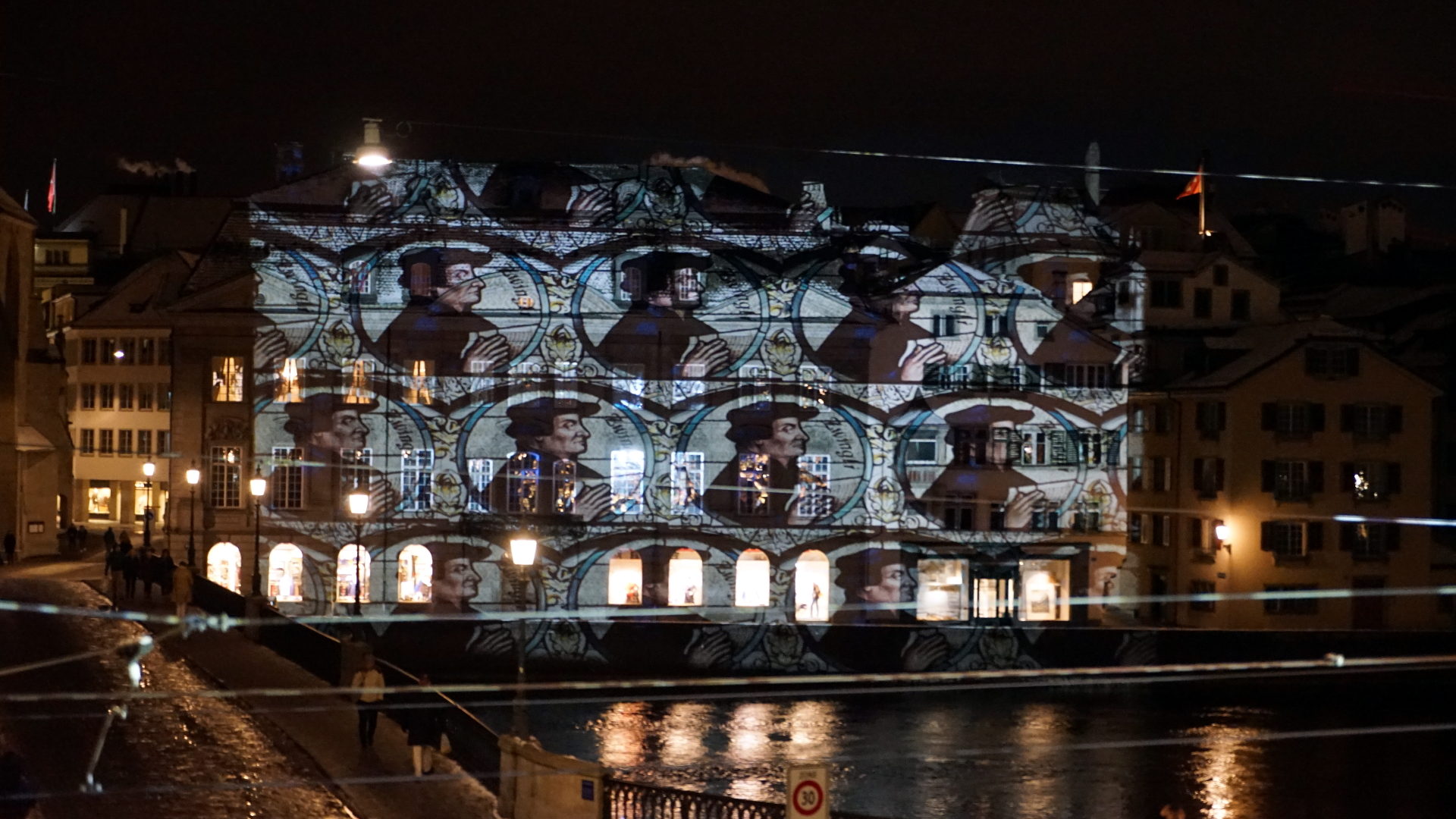 Lichtspektakel «Schattenwurf Zwingli» in Zürich