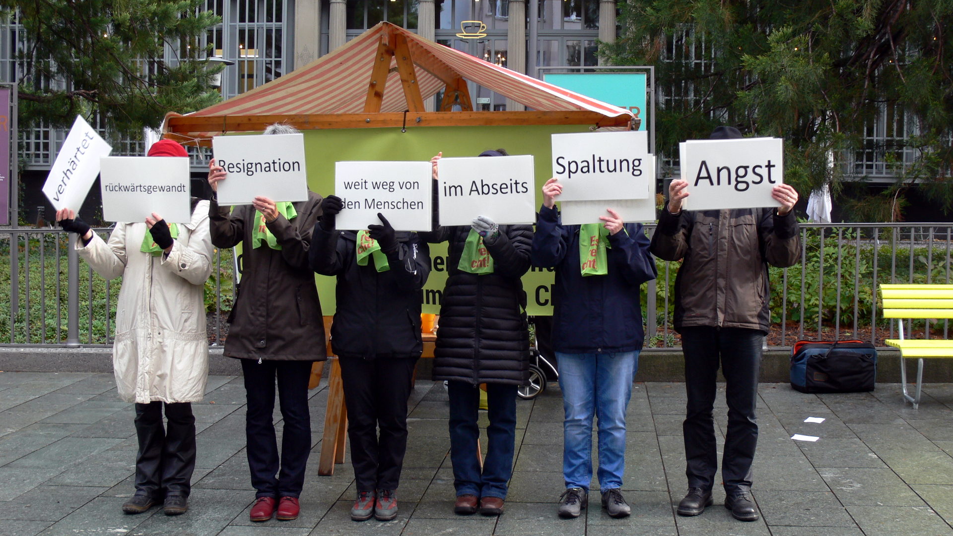 Allianz "Es reicht!" lanciert am 11. November 2016  in Chur die Petition "Gemeinsam für einen Neuanfang im  Bistum Chur.