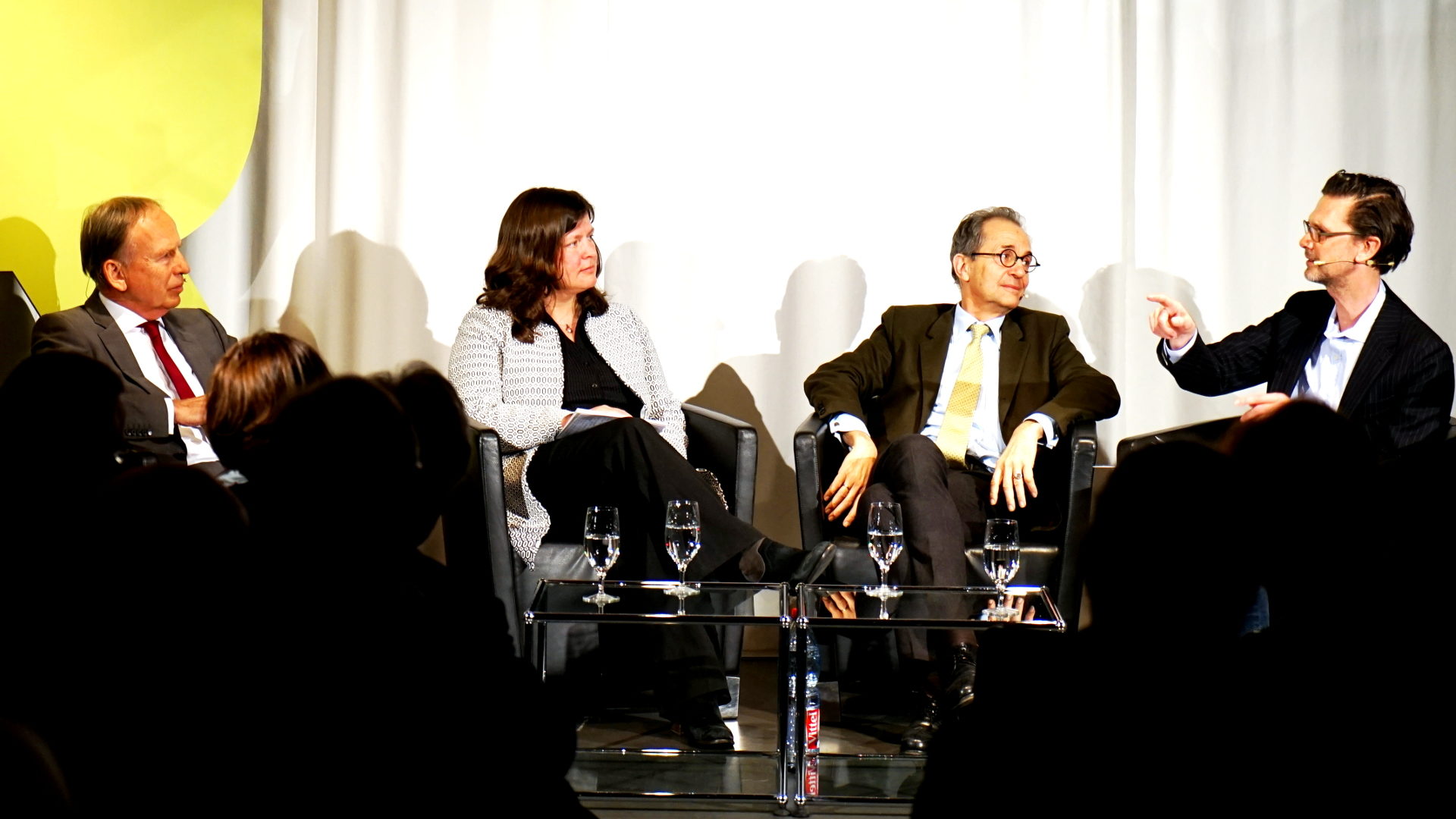 Otto Lampe, Katharina Heyden, Tim Guldimann und SRF-Moderator Juri Steiner (v.l.)