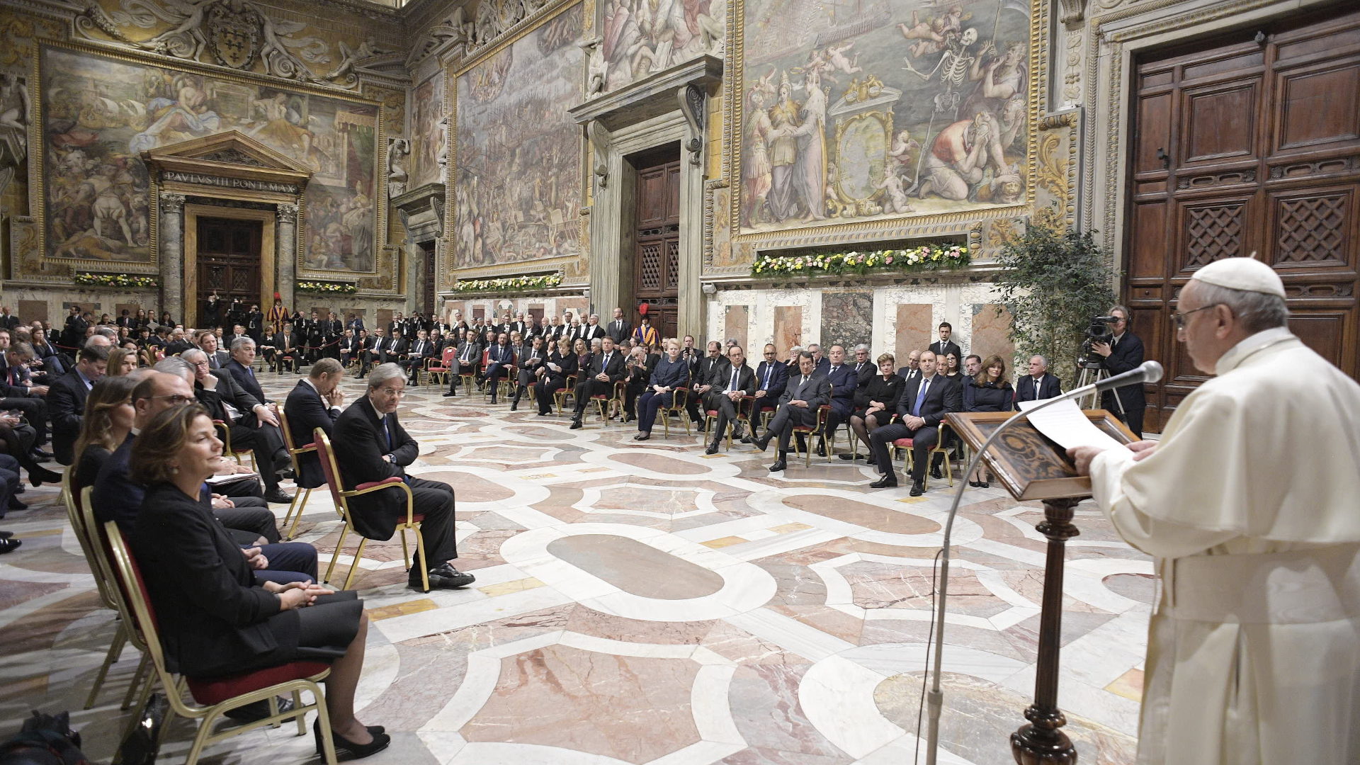 Papst Franziskus spricht im Vatikan zu den Staats- und Regierungschefs der 27 EU-Staaten.