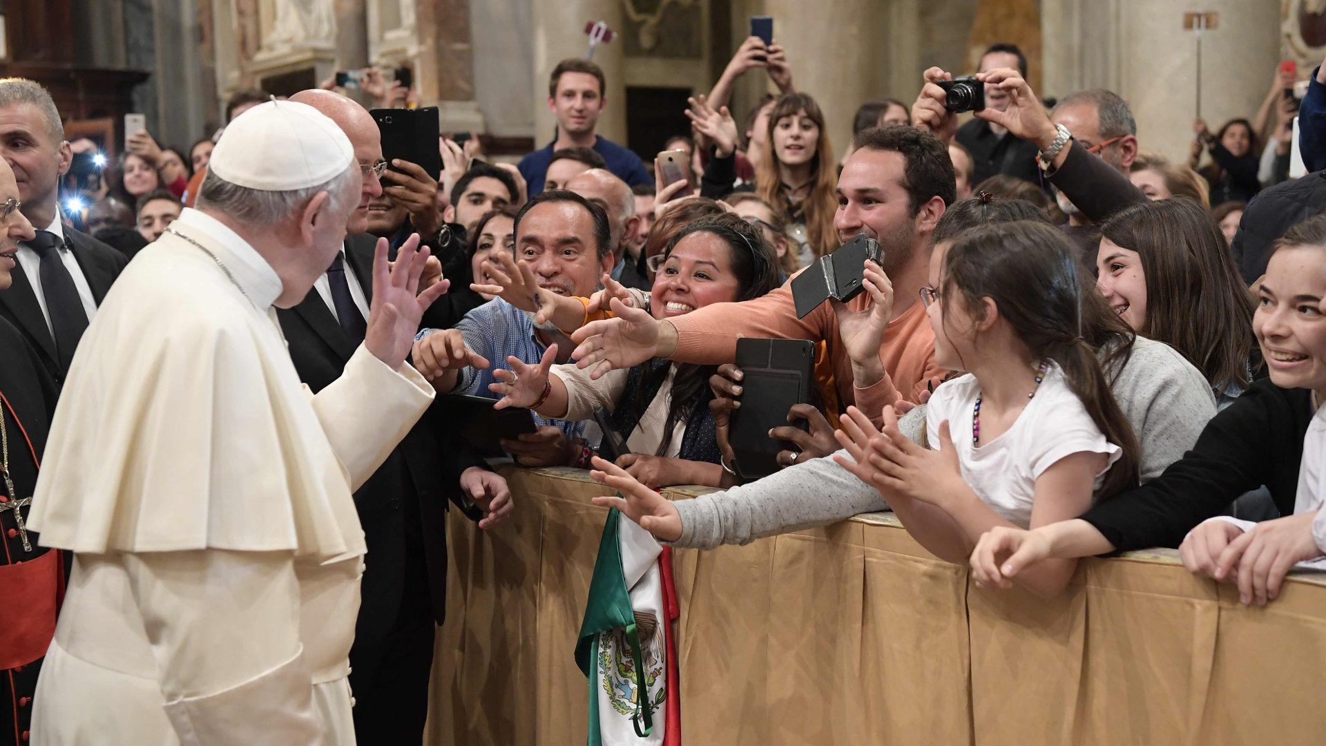 Papst Franziskus am 32. Weltjugendtag mit Jugendlichen