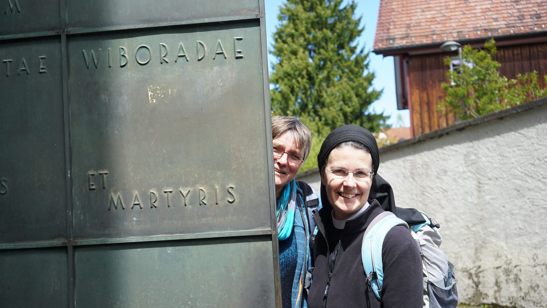 Irene Gassmann, Priorin Kloster Fahr, vor der Wiborada-Kapelle in St. Gallen