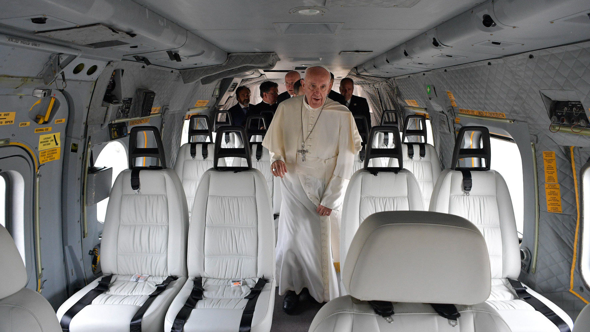 Papst Franziskus bei seiner Ankunft in Portugal, 2017.