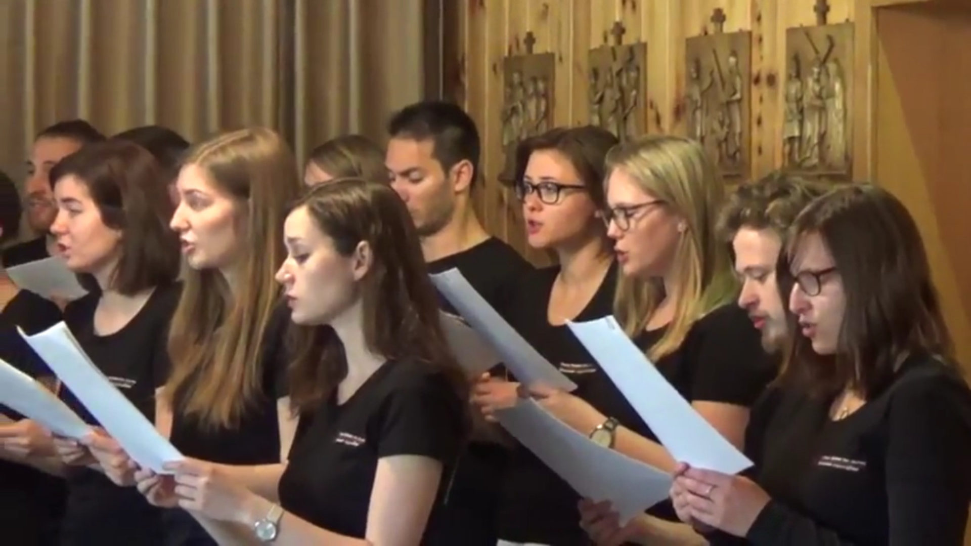 Neue Nationalhymne: Deutsche Strophe "Weisses Kreuz auf rotem Grund... "