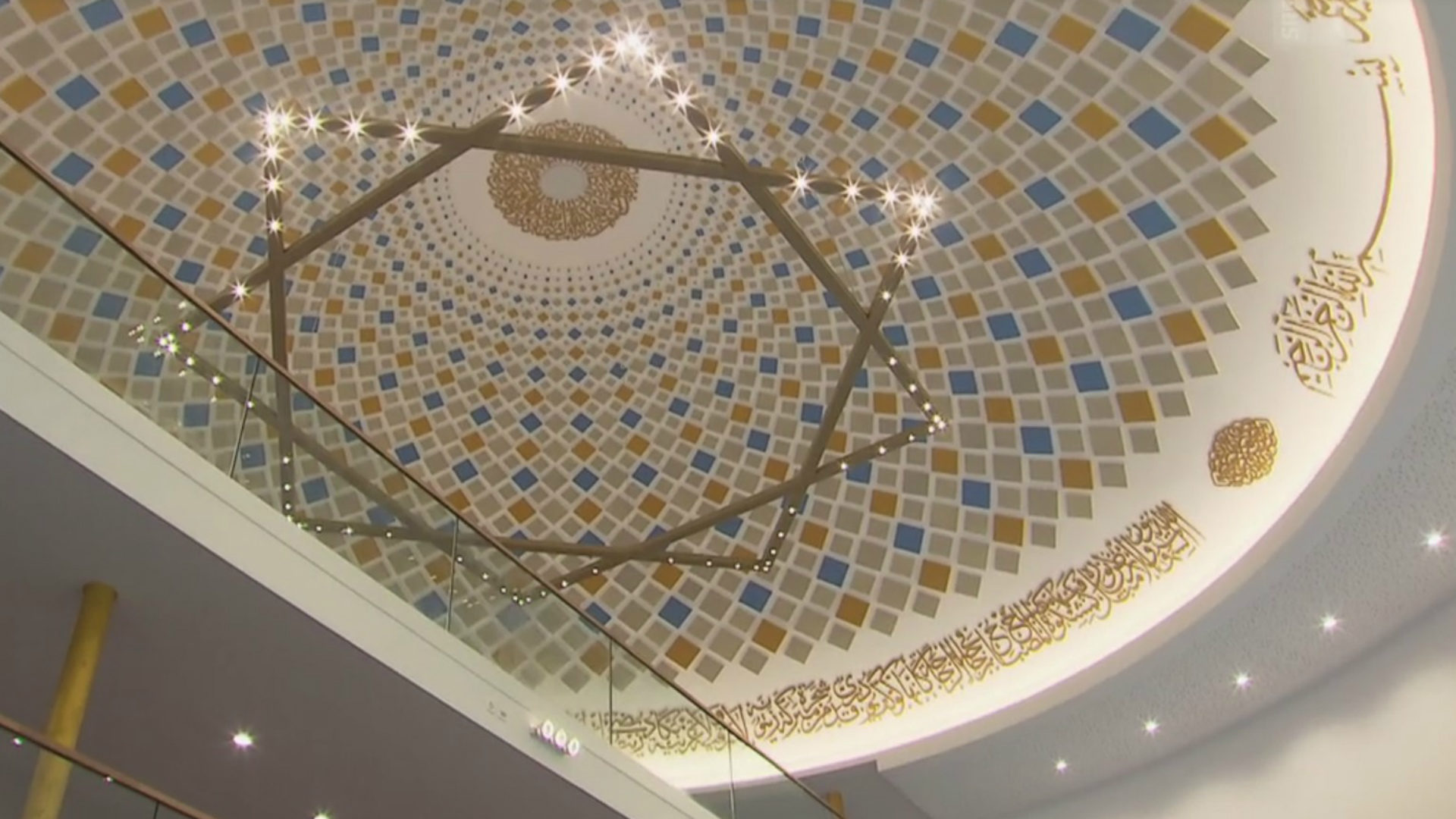 Goldener Gebetsraum in der Wiler Moschee
