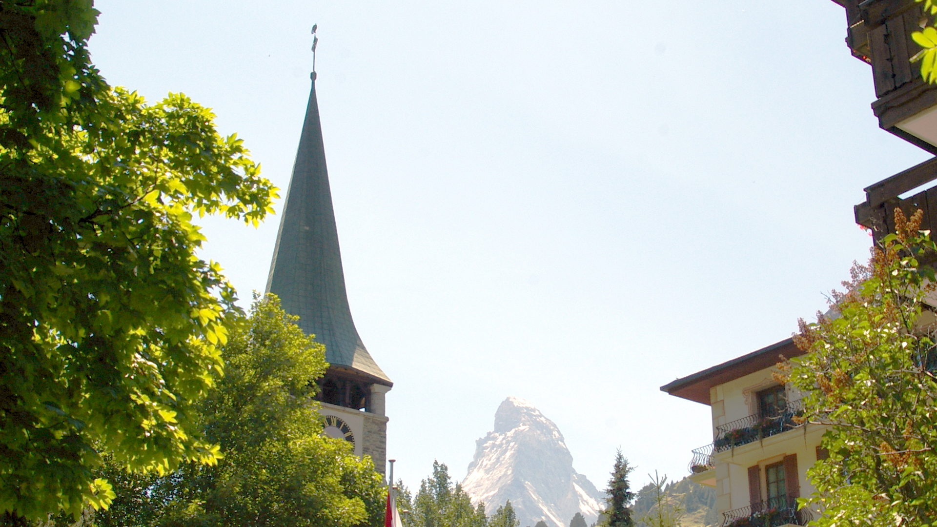 Zermatt mit Kirche und Matterhorn.