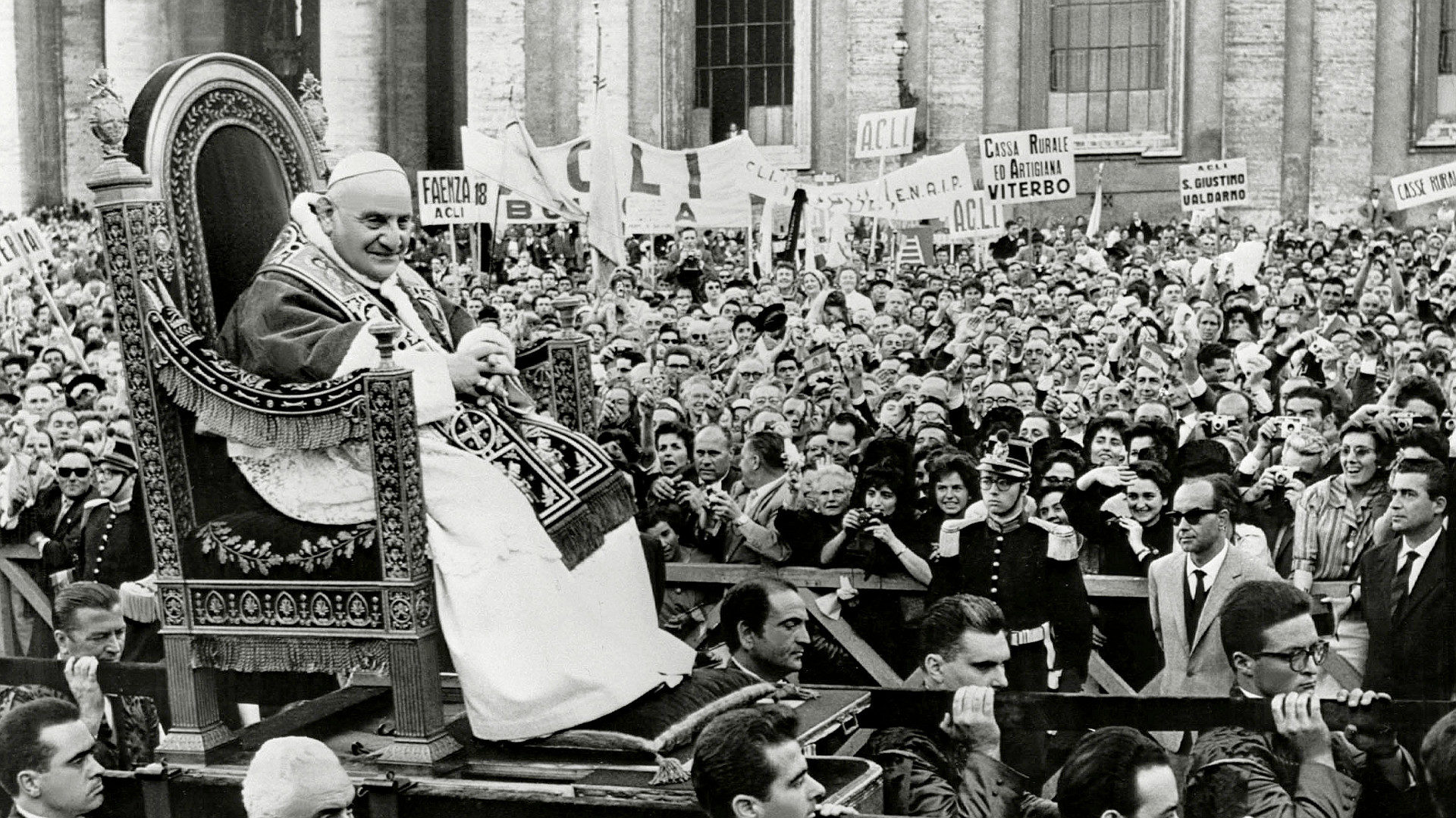 Papst Johannes XXIII. auf dem Petersplatz, Mai 1961
