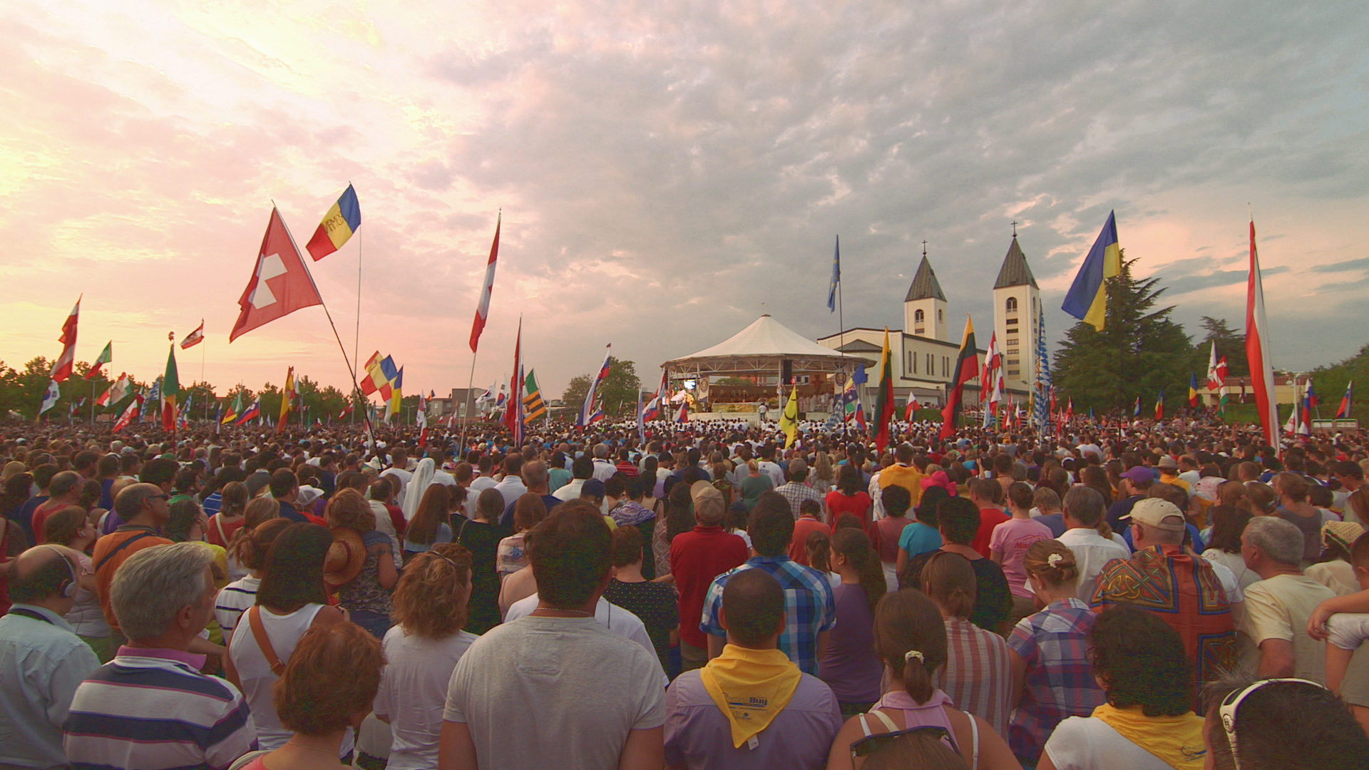Gottesdienst vor der St.-Jakobus-Kirche in Medjugorje.