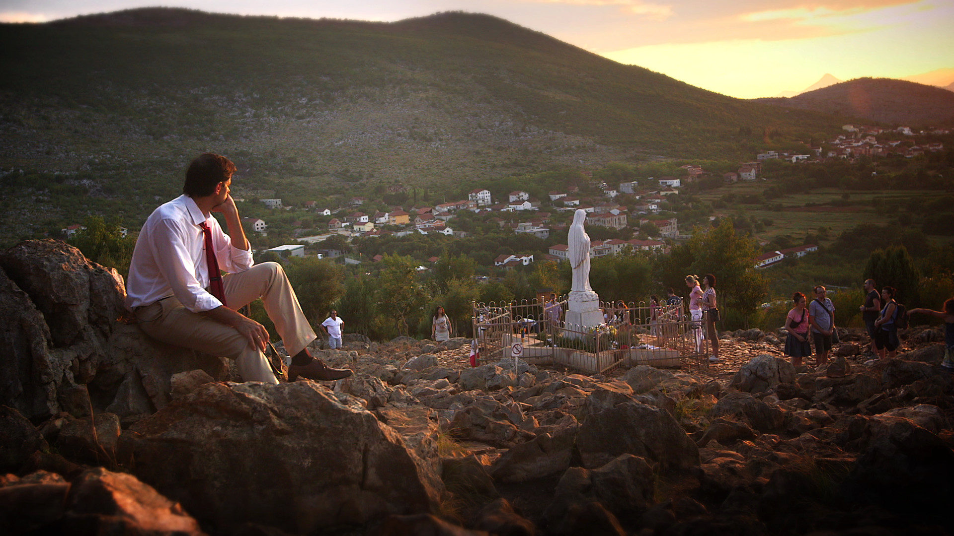 Blick auf den Erscheinungshügel bei Medjugorje.