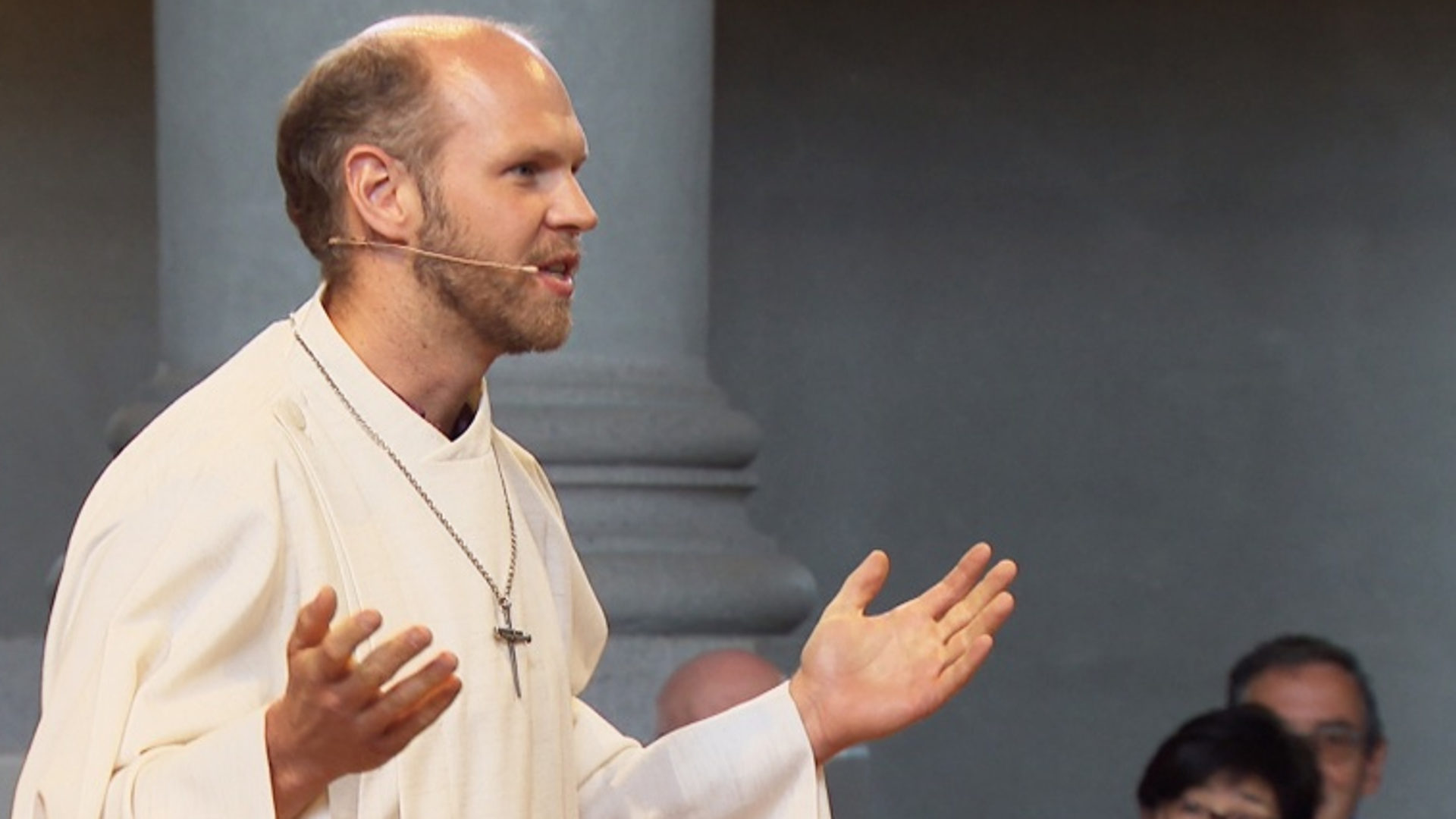 Die Kirche öffnen und alte Rituale wiederentdecken: Christian Walti während der Sonntagspredigt in der Friedenskirche Bern