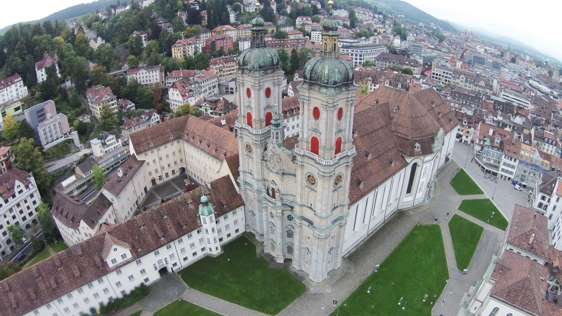 Kathedrale St. Gallen mit Verwaltungsgebäuden des Bistums.