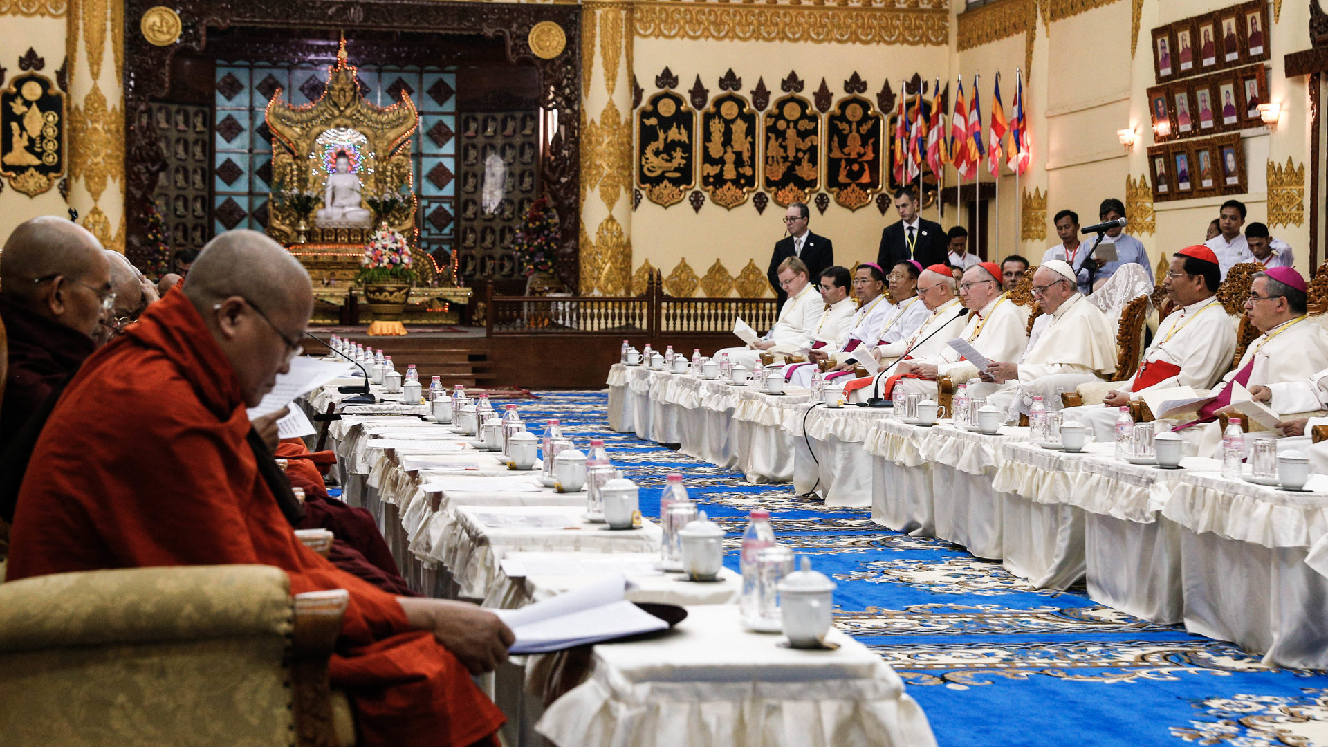 Papst Franziskus spricht vor dem Hohen Rat der buddhistischen Mönche