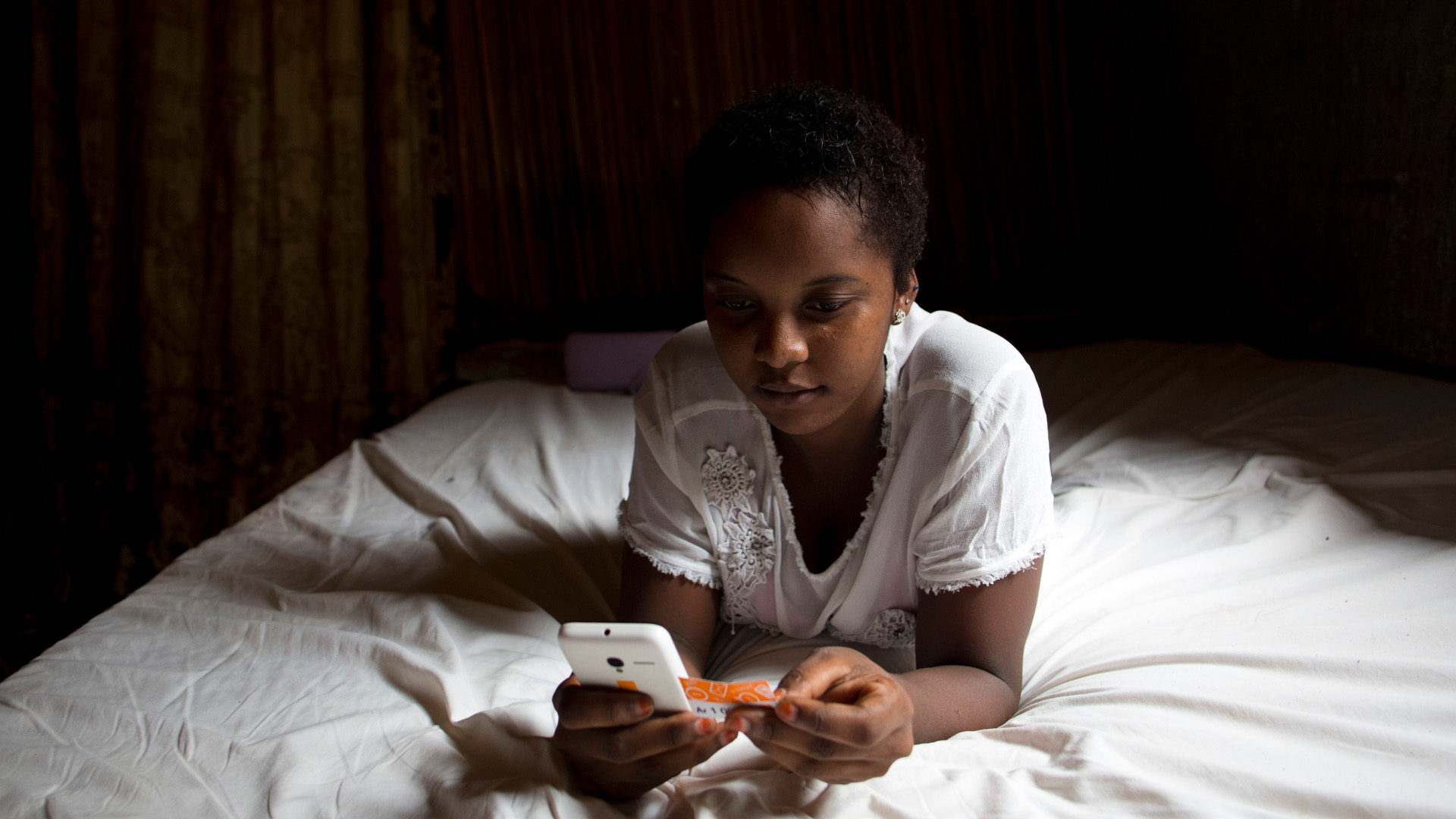 Jugendliche aus Madagaskar verdienen mit Cybersex Geld.
