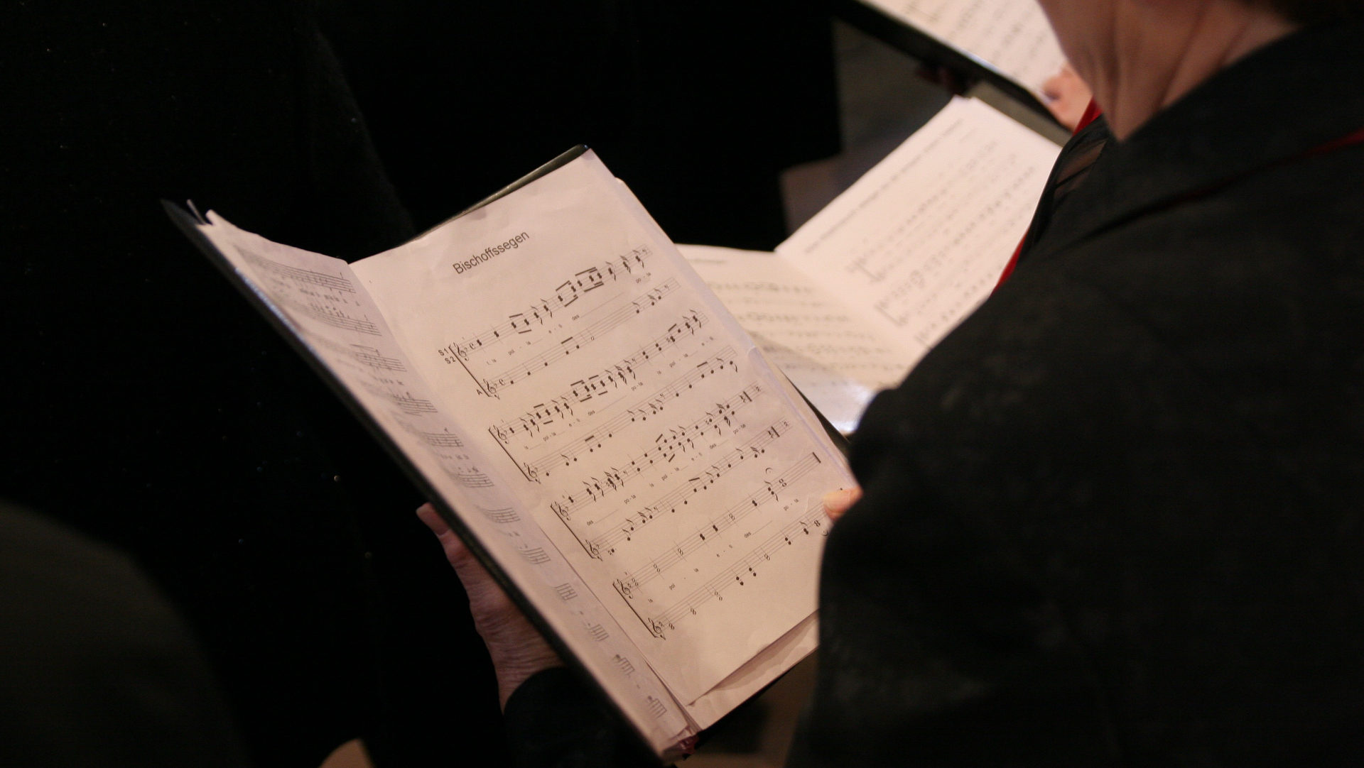 Gemeinsam religiöse Lieder singen