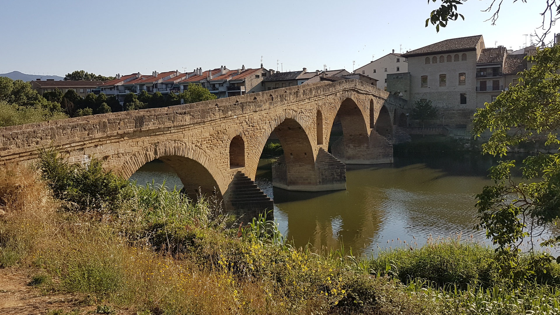 Puente la Reina auf dem Jakobsweg in Spanien.