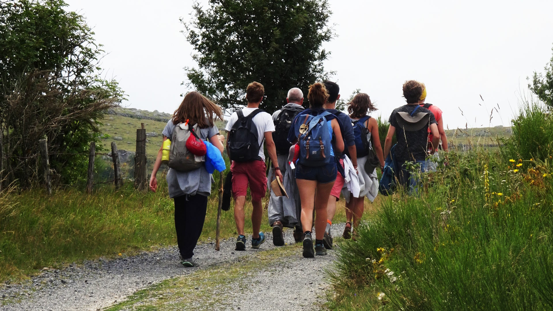 Junge Franzosen auf dem Jakobsweg in Frankreich