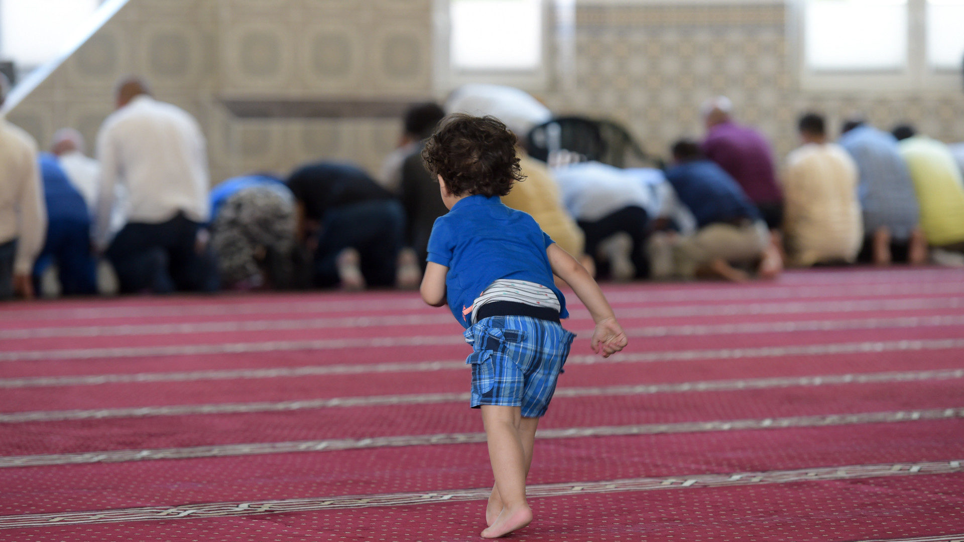 Gebet in der Al-Muhajirin Moschee in Bonn