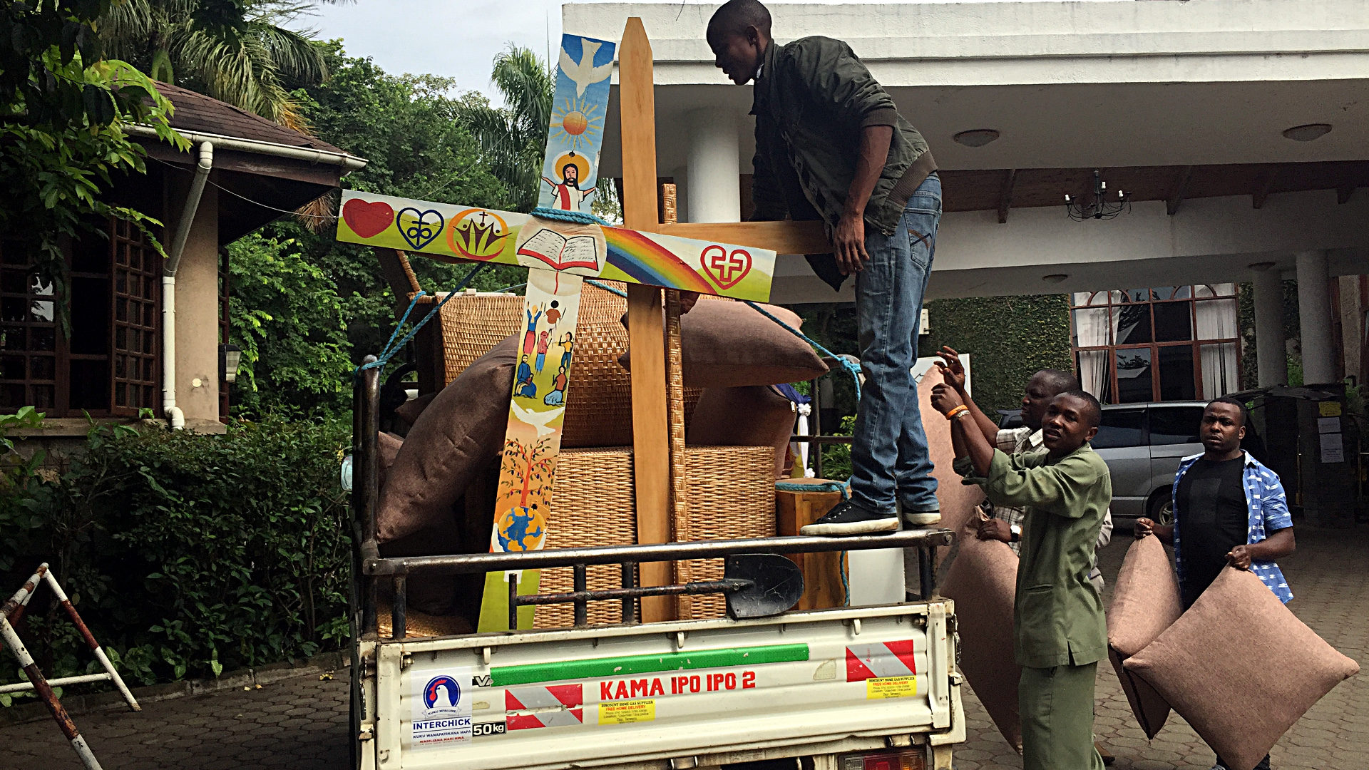 Aufräumen nach der Weltmissionskonferenz in Arusha, Tansania.