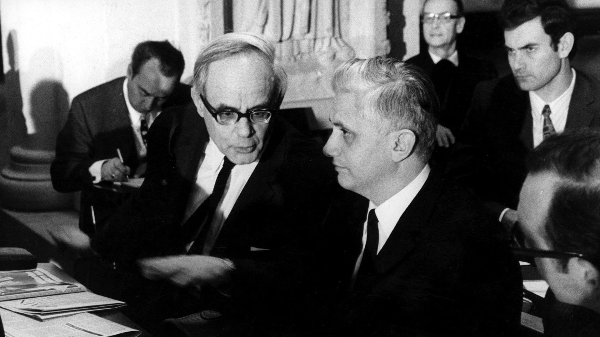 Karl Rahner (l.) und Joseph Ratzinger an der Vollversammlung der Synode der deutschen Bistümer 1972.