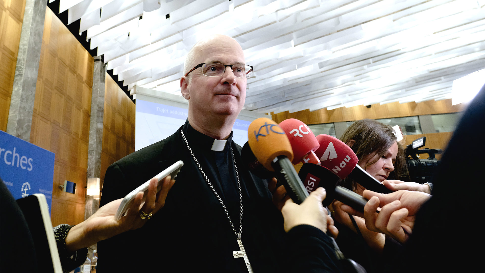 Bischof Morerod an der Medienkonferenz zum Papstbesuch