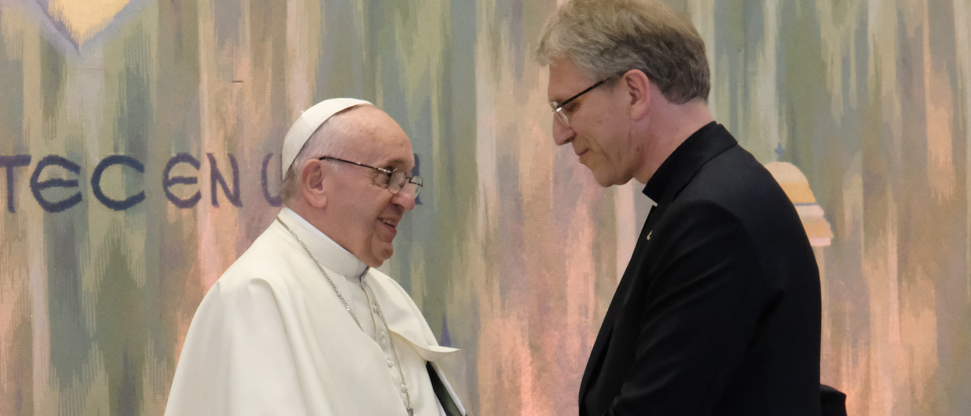 Papst Franziskus mit Olav Fykse Tveit, Generalsekretär des ÖRK, beim Besuch 2018.