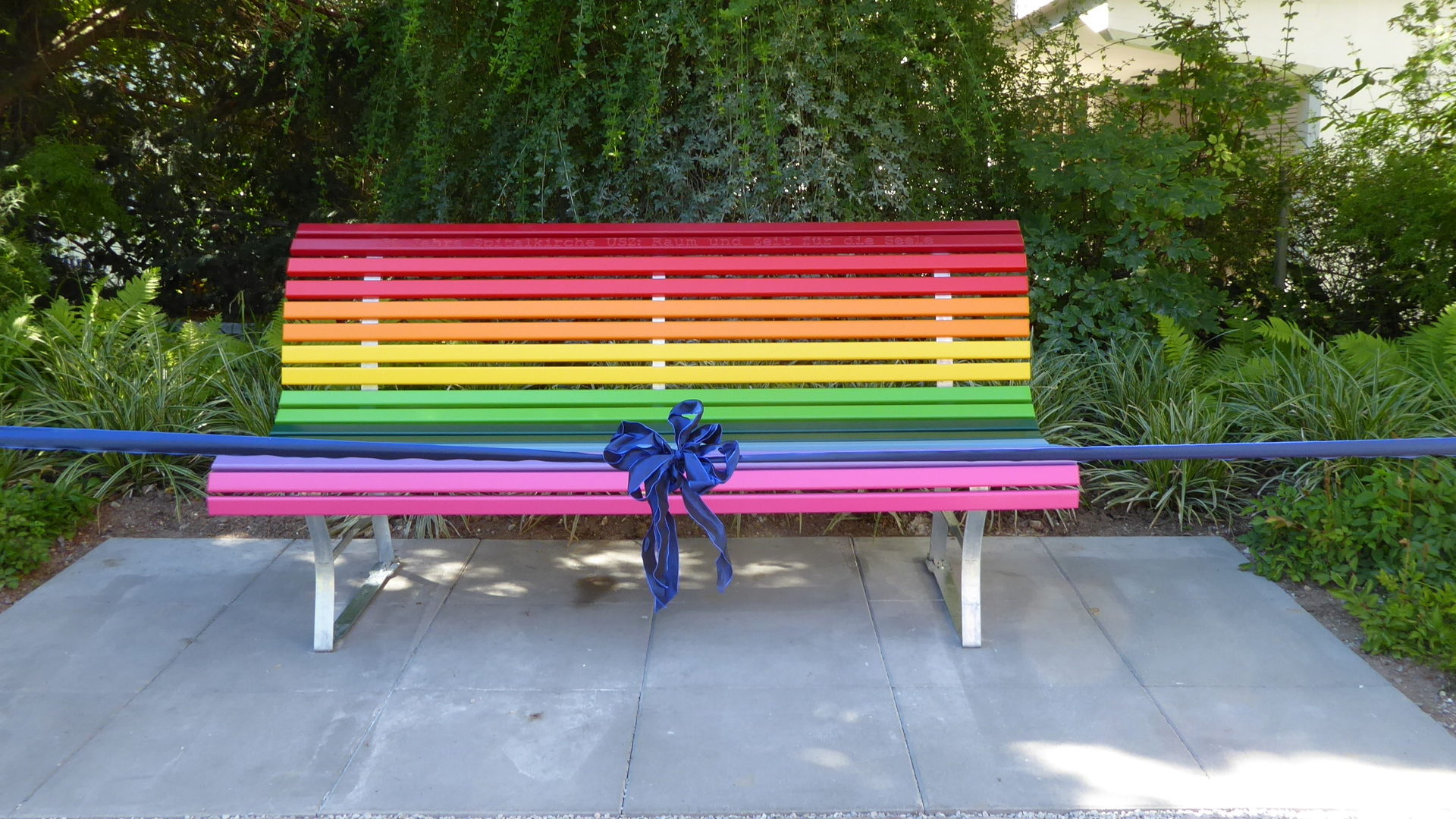 Regenbogenbank – Geschenk der Seelsorge USZ
