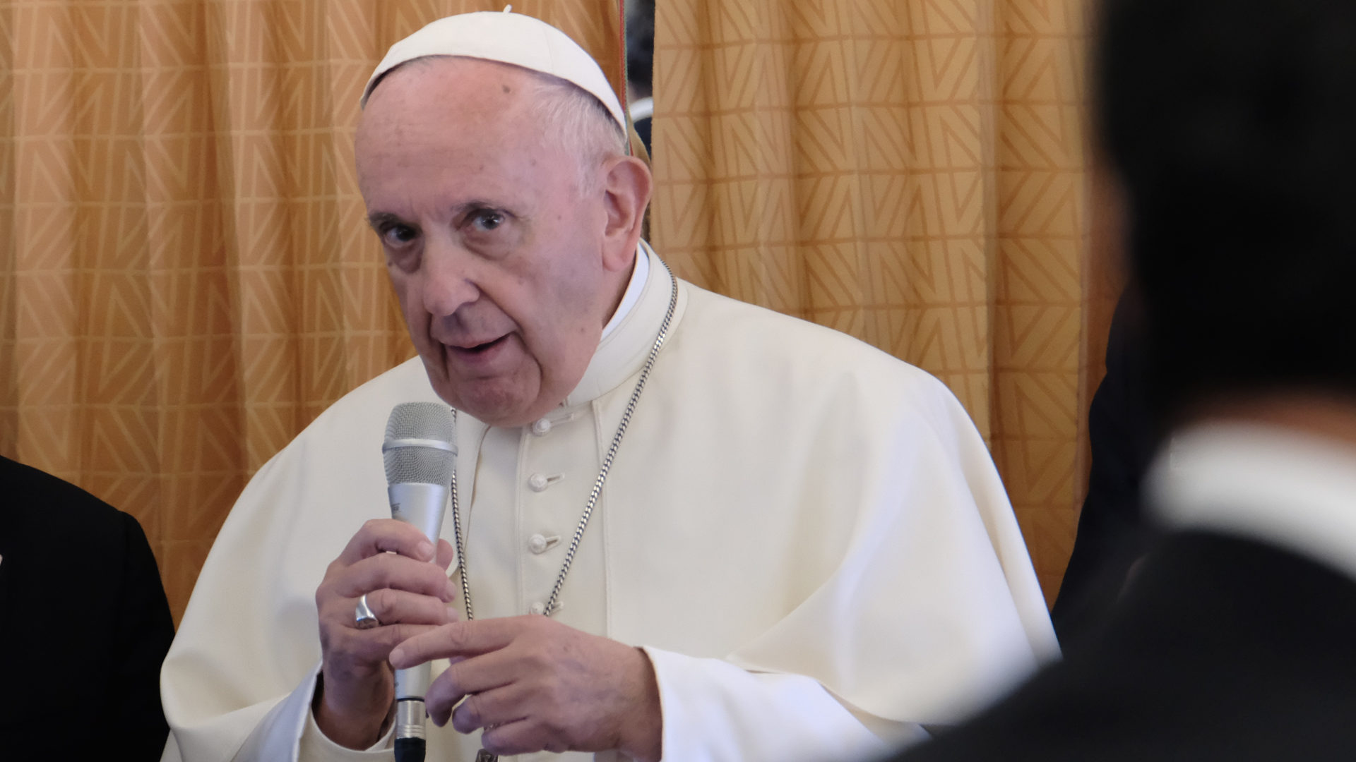 Papst Franziskus auf dem Rückflug von Genf