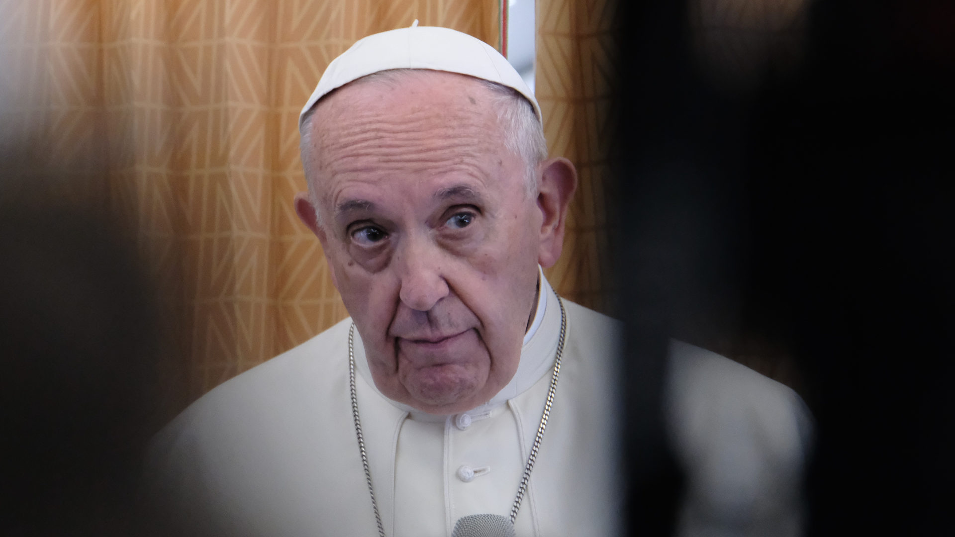 Papst Franziskus auf dem Rückflug von Genf