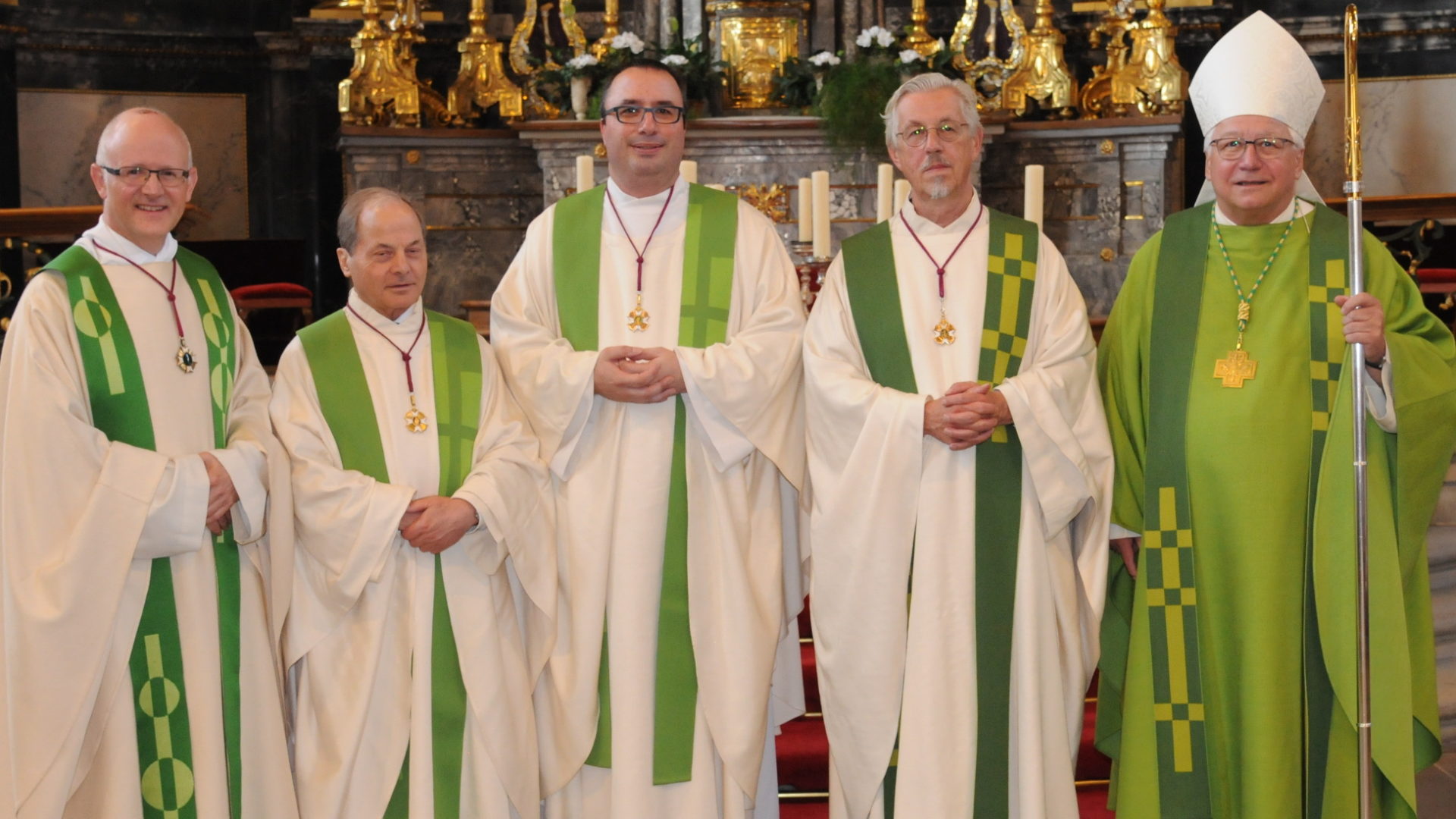Von links Domdekan Guido Scherrer, die Landkanoniker Josef Benz, Michael Pfiffner und Erich Guntli sowie Bischof Markus Büchel, 2018.