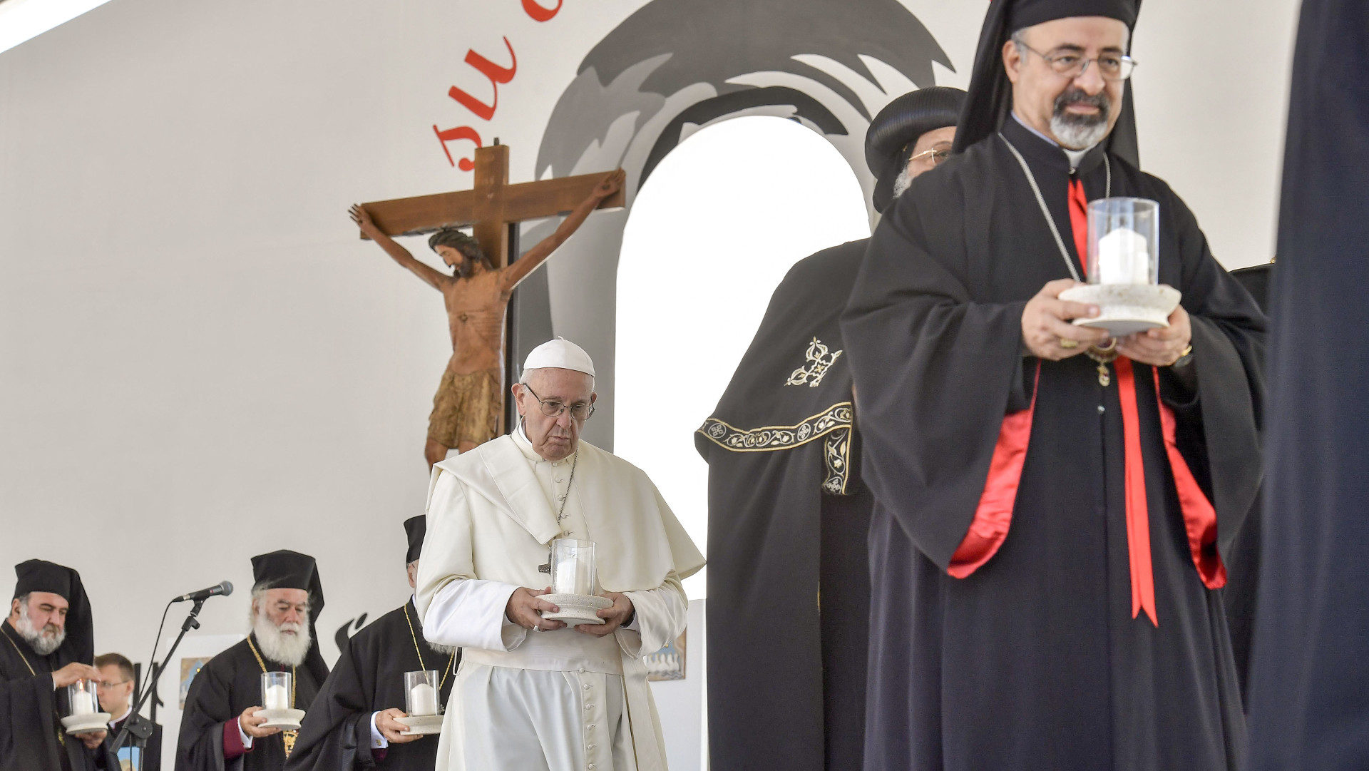Papst Franziskus und Oberhäupter orientalischer und orthodoxer Kirchen in Bari.