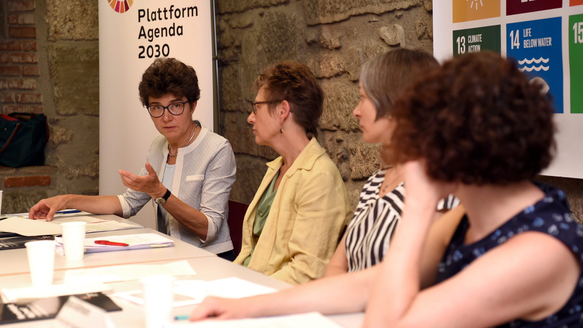 Vertreterinnen der "Plattform Agenda 2030" an der Pressekonferenz in Bern