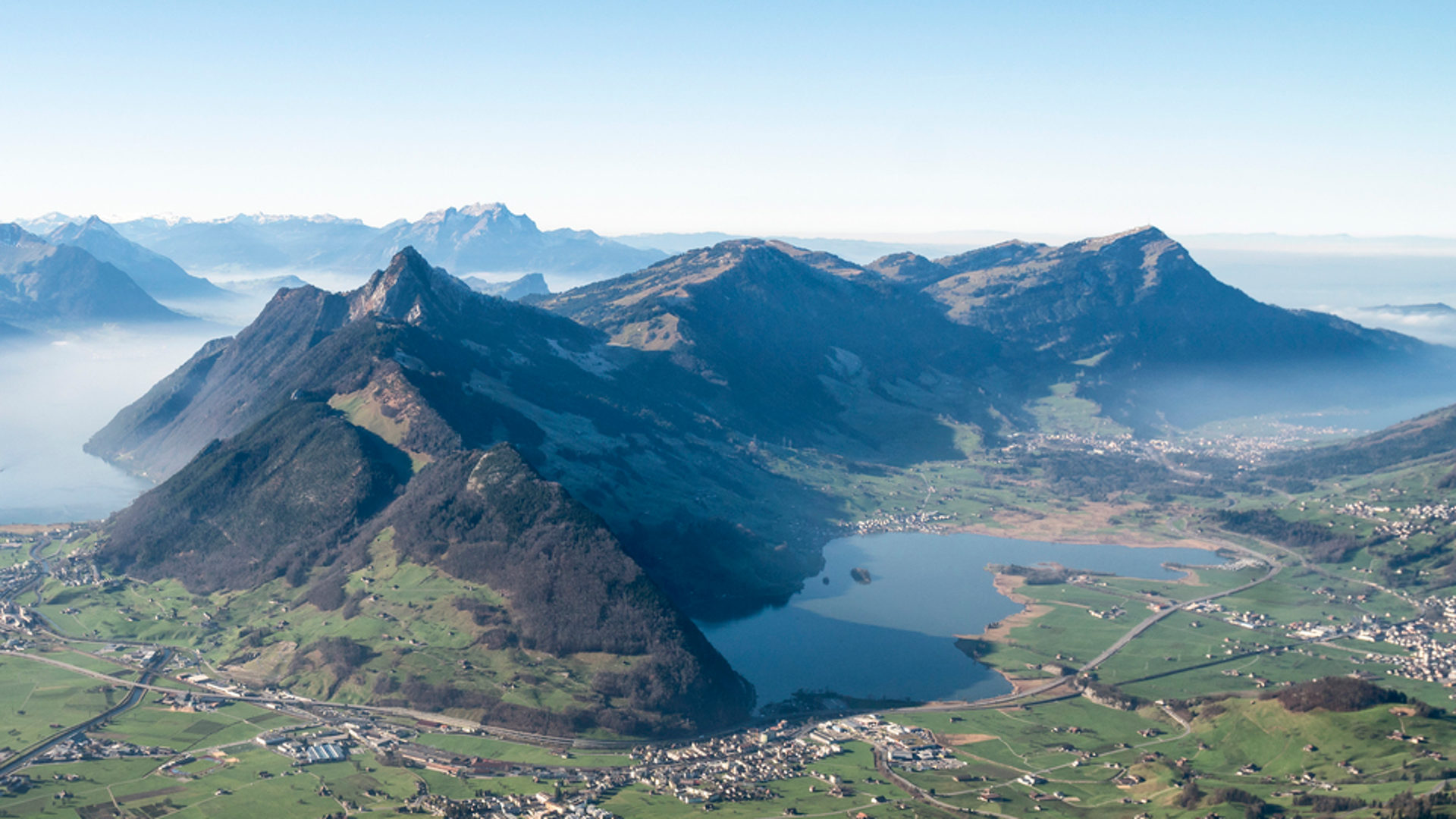 Blick vom Grossen Mythen auf das Rigi-Massiv