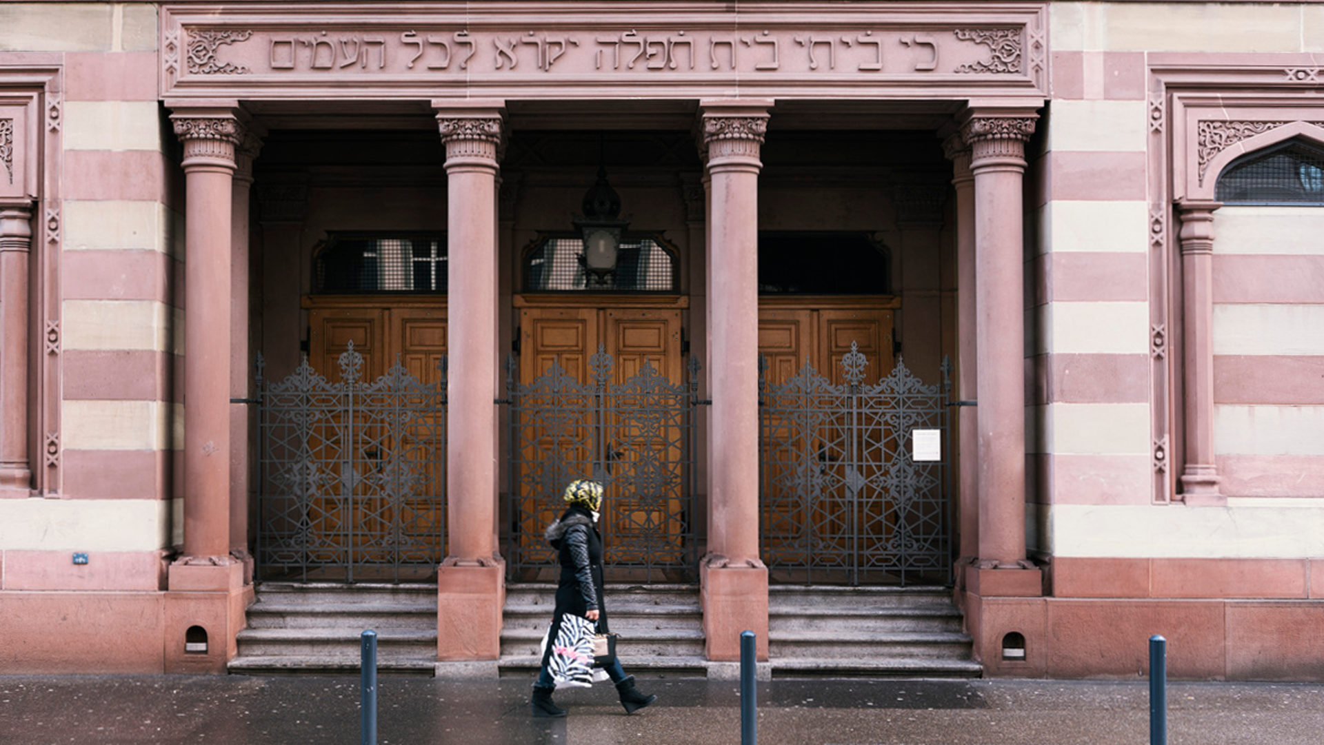 Kameras überwachen die Fassade der Synagoge der Israelitischen Cultusgemeinde Zuerich in Zürich