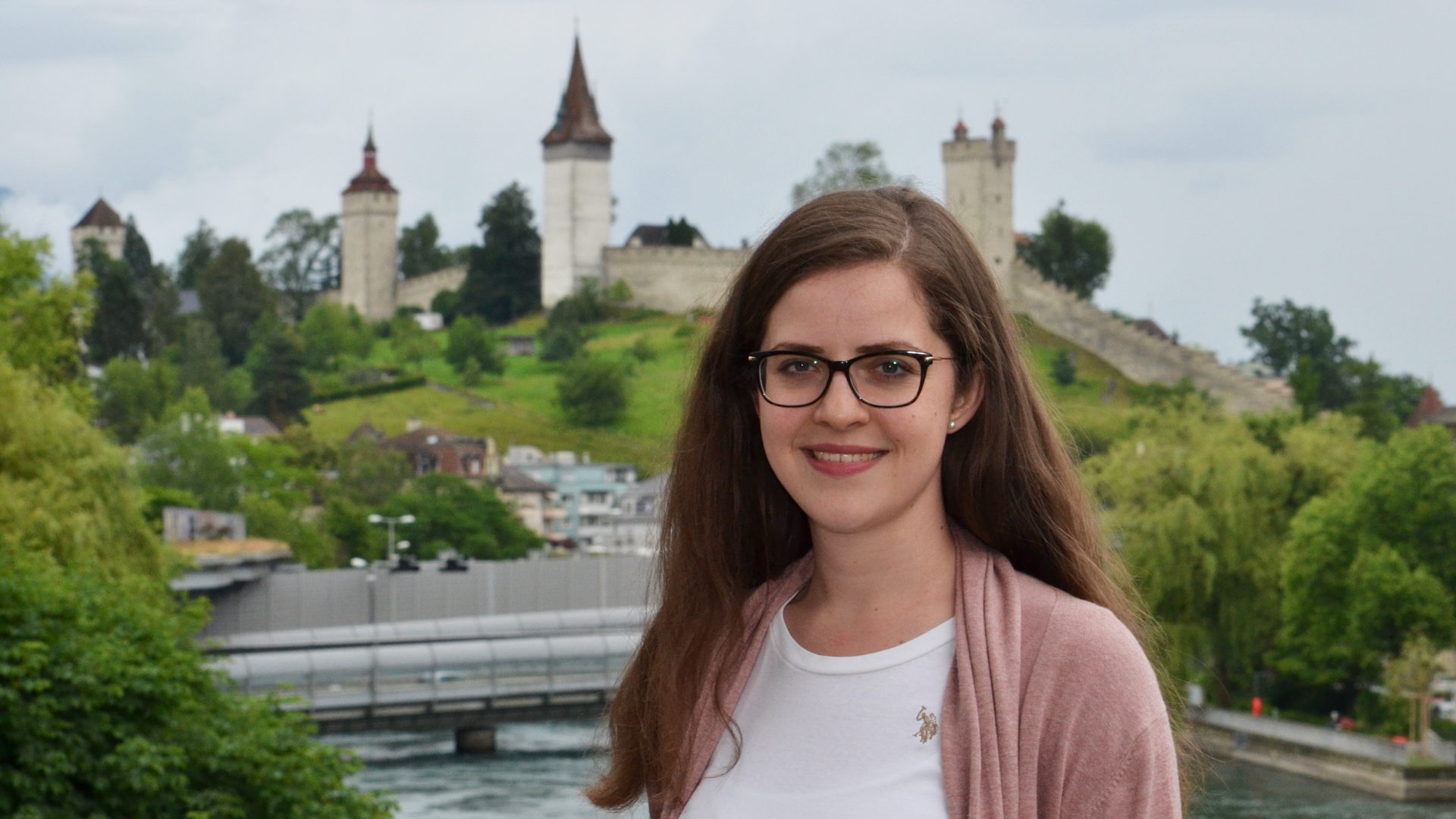 Katarina Dondras vor den Musegg-Türmen Luzern