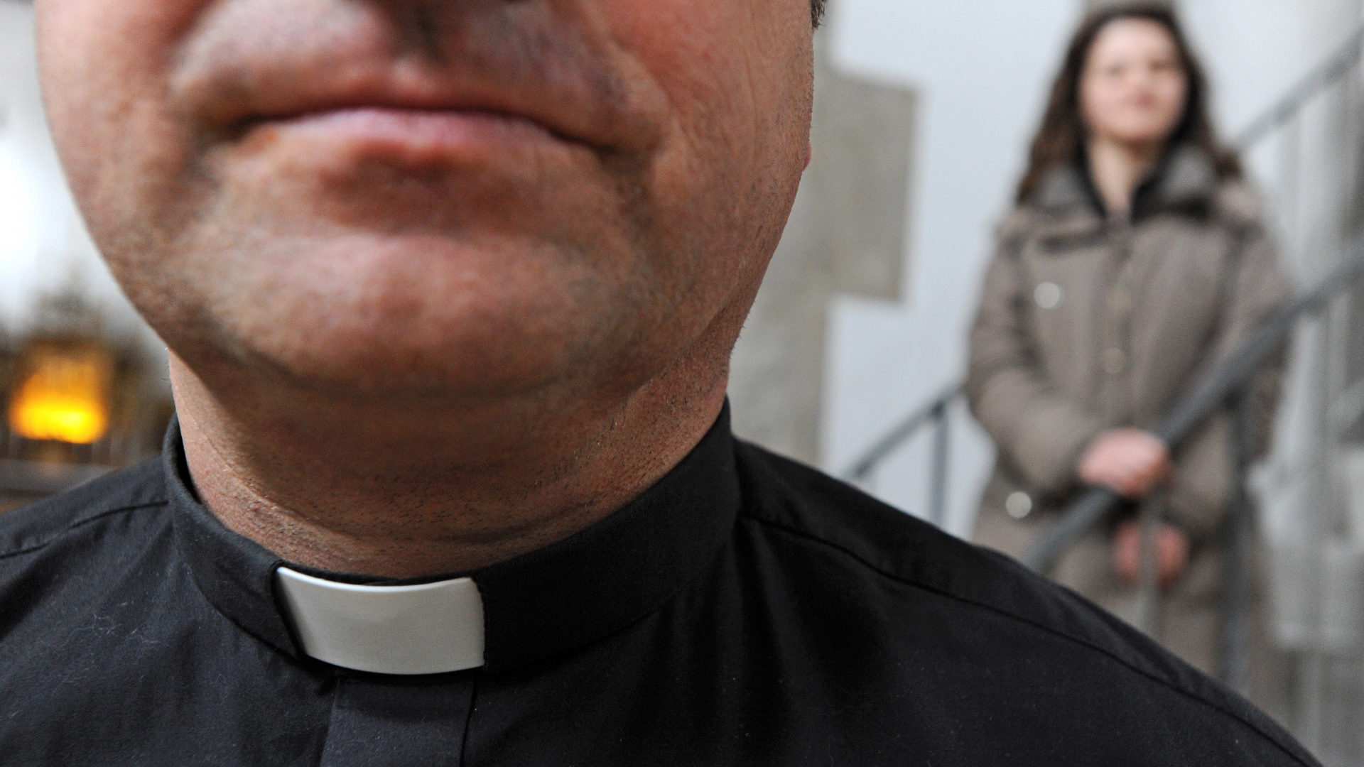 Katholische Priester verpflichten sich, ehelos zu leben.