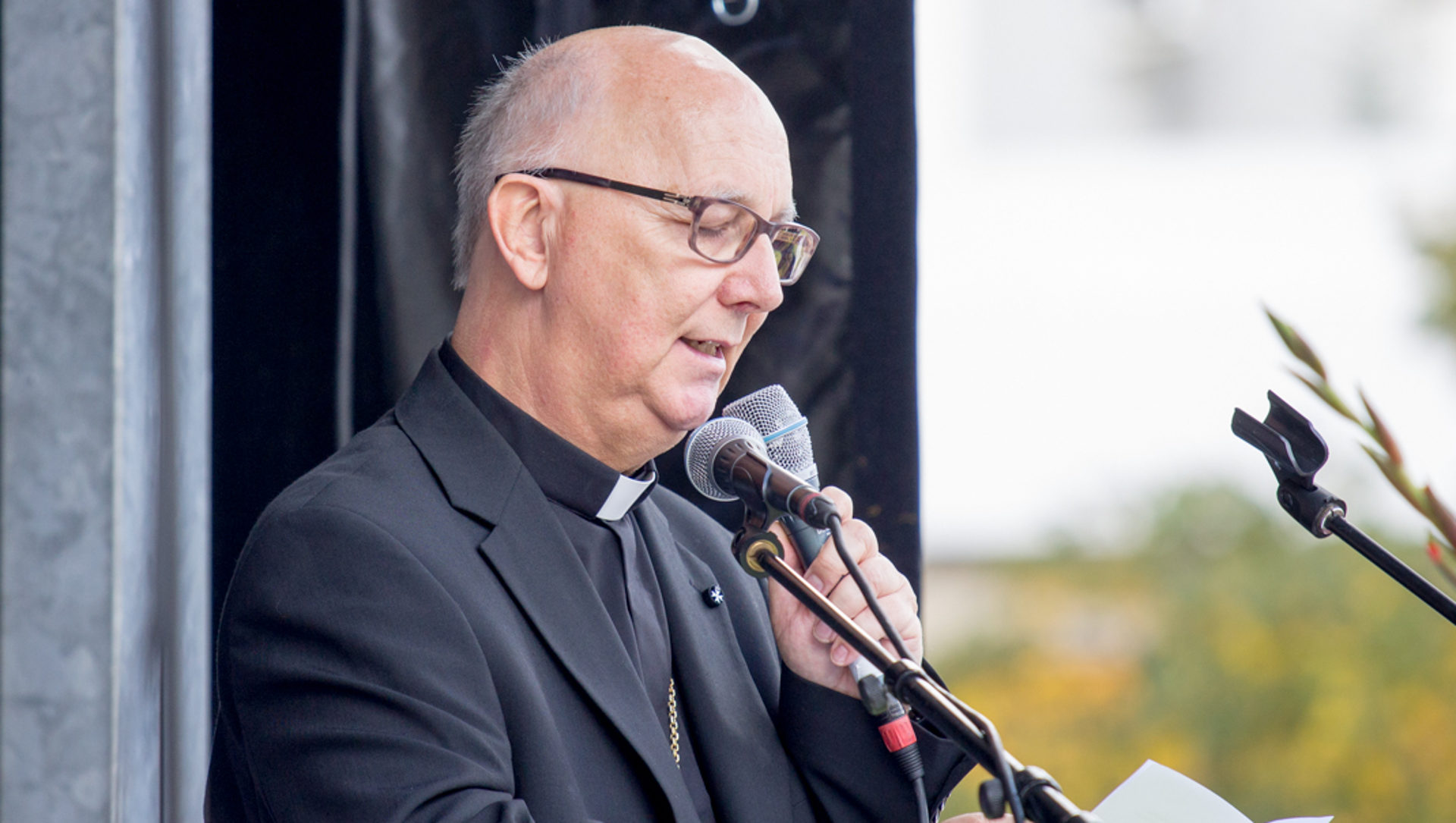 Weihbischof Marian Eleganti spricht beim Marsch fürs Läbe im Jahr 2015.