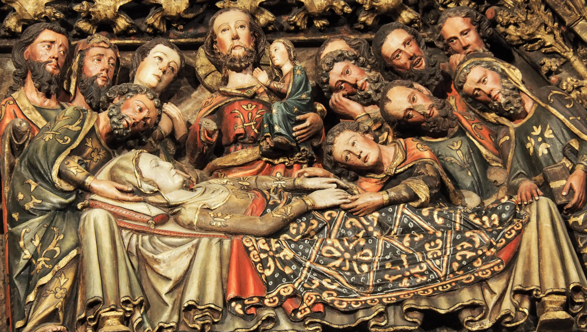 Maria auf dem Sterbebett am Portal der Kirche Santa Maria de los Reyes in Laguardia