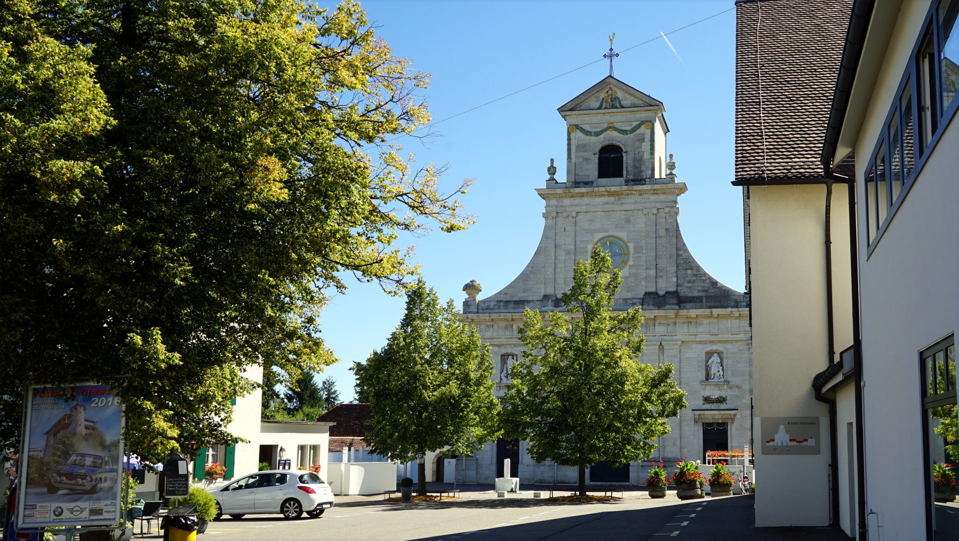 Kloster Mariastein mit Klosterplatz.