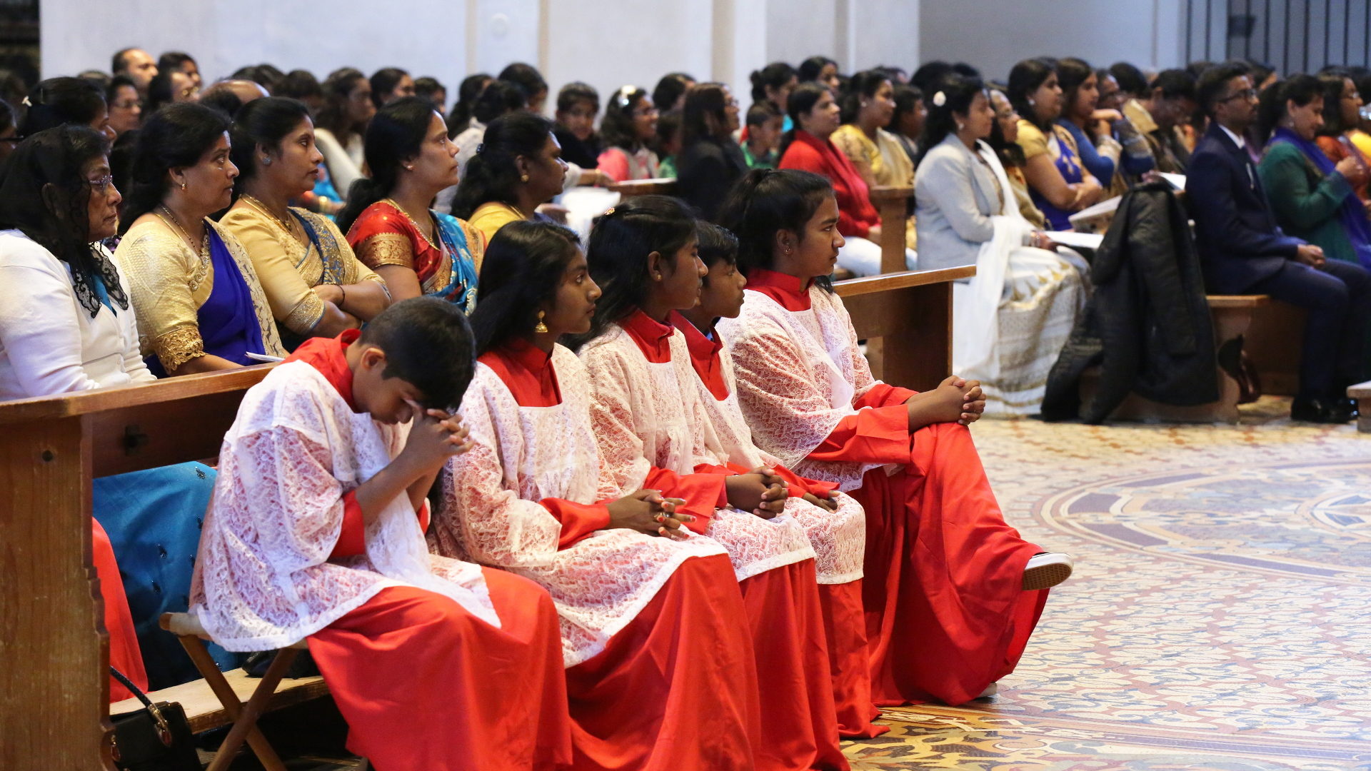 Tamilische Katholiken in der Klosterkirche Einsiedeln