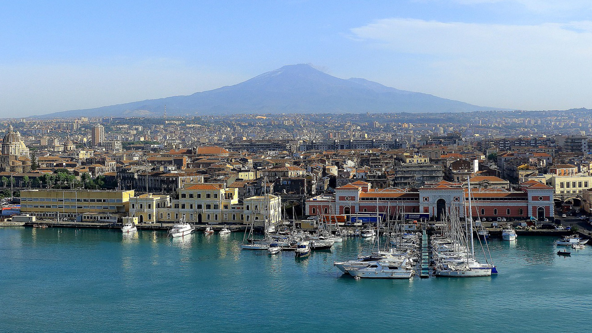 Der Hafen von Catania, Sizilien