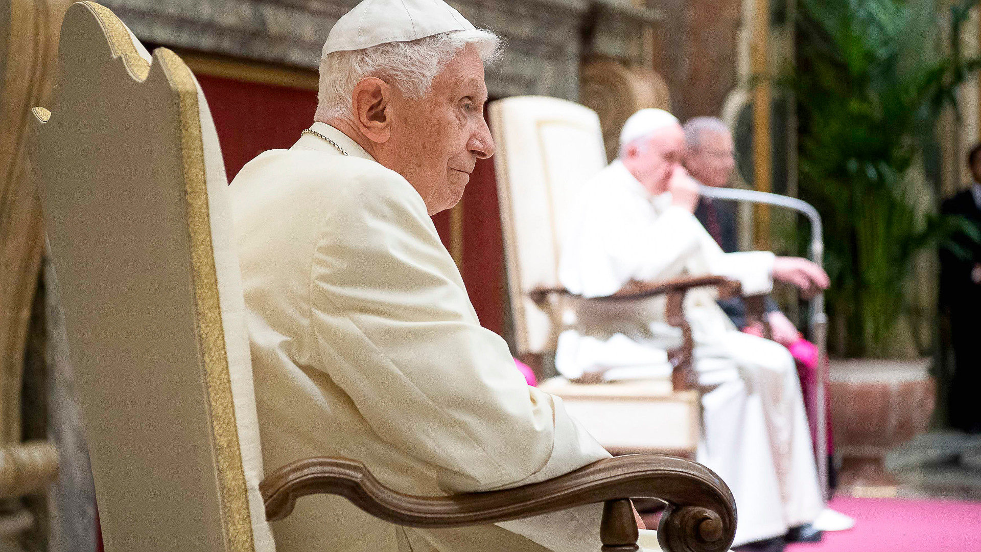 Benedikt XVI. am 65. Jahrestag seiner Priesterweihe 2016 | © KNA
