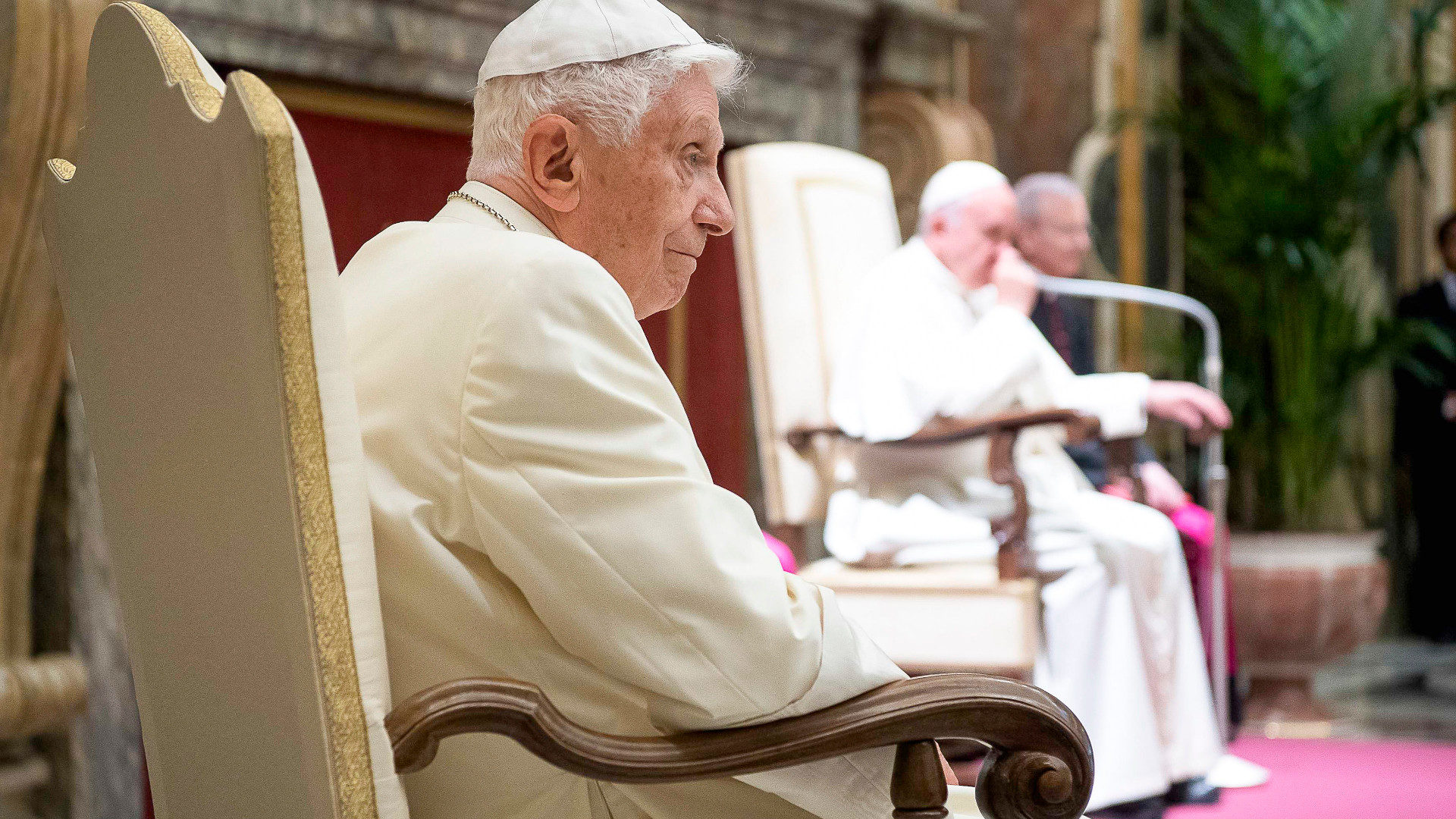 Benedikt XVI. am 65. Jahrestag seiner Priesterweihe 2016 | © KNA