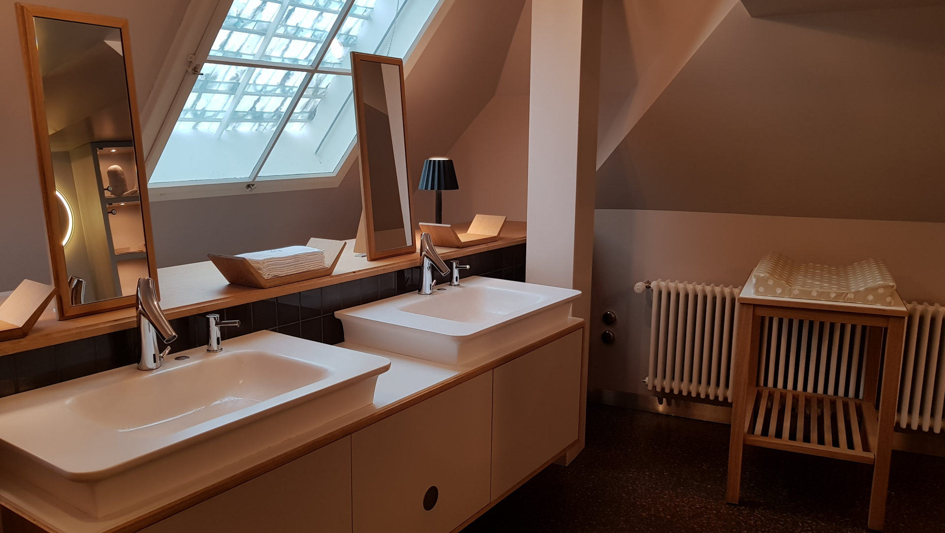 WC-Anlage im Warenhaus Loeb