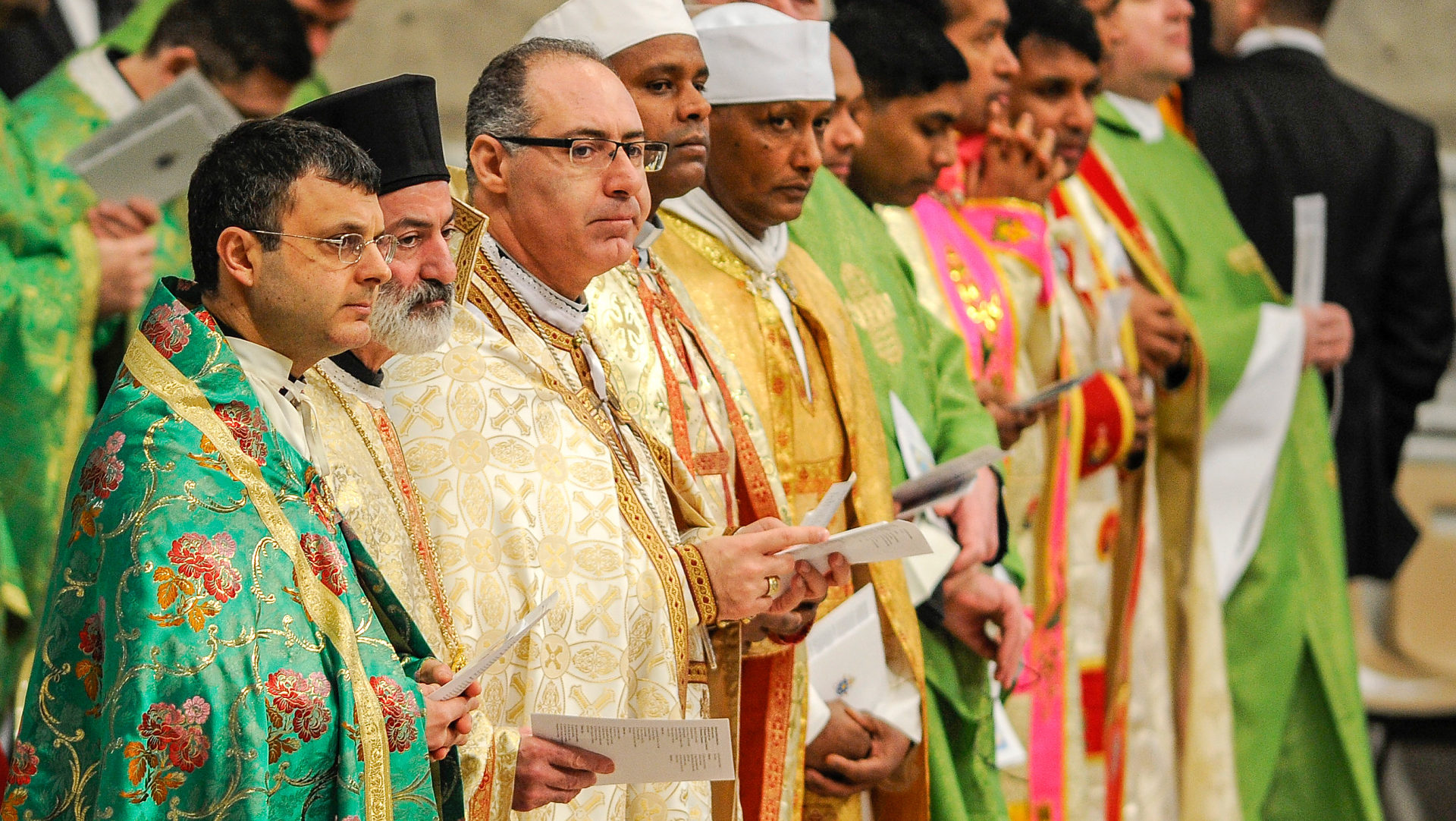 Geistliche während eines Gottesdienstes im Vatikan