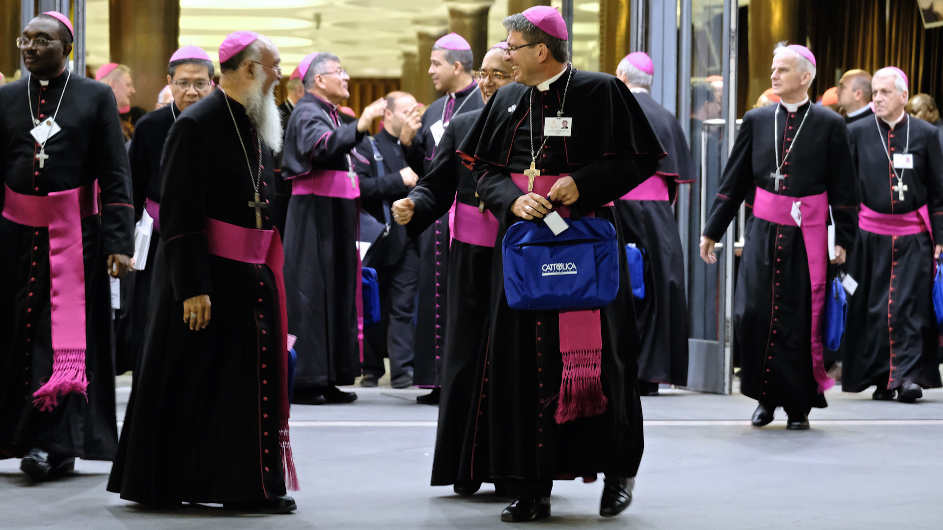 Bischöfe aus aller Welt - an der Jugendsynode