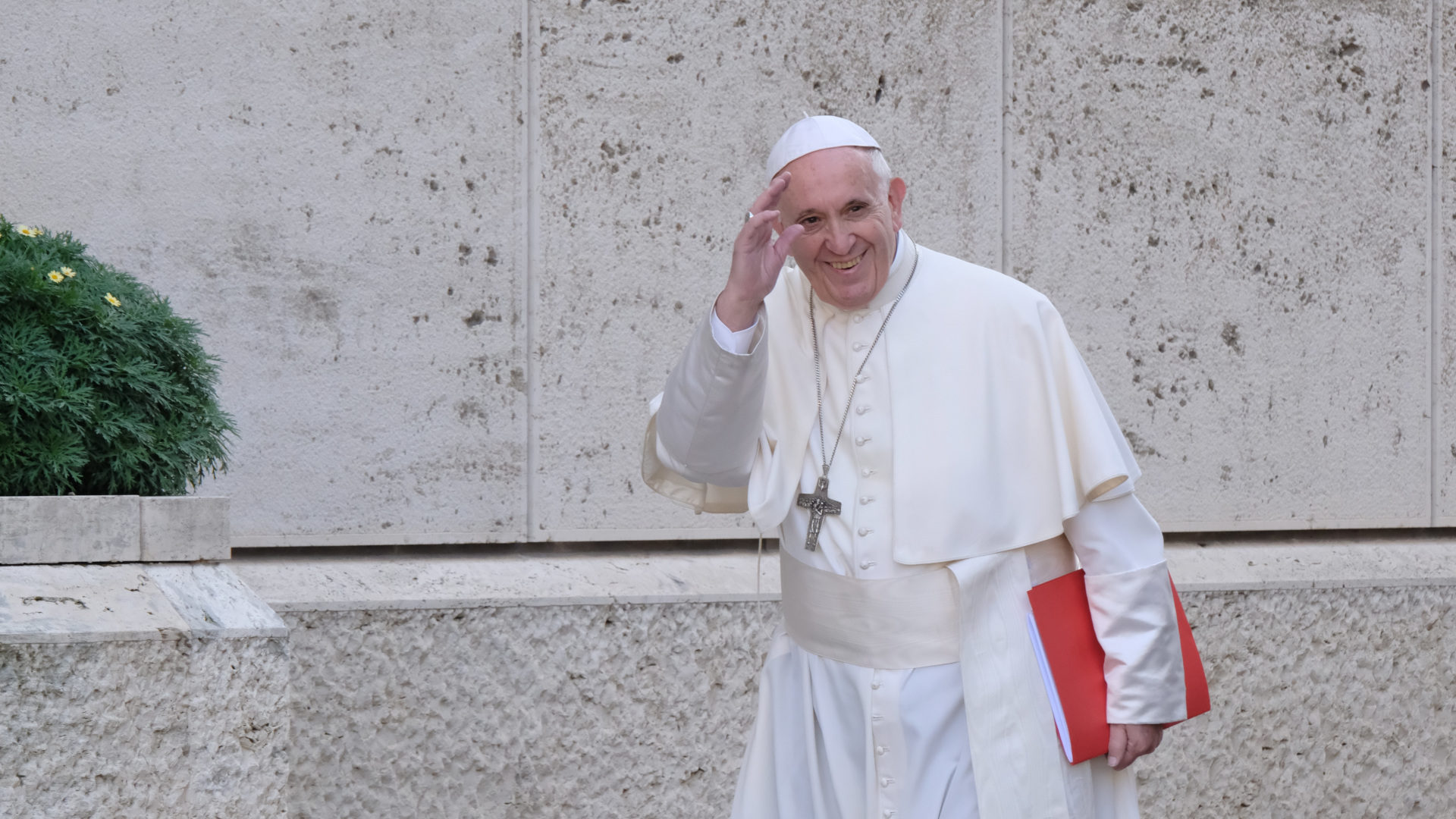 Papst Franziskus unterwegs zur Jugendsynode | © Oliver Sittel