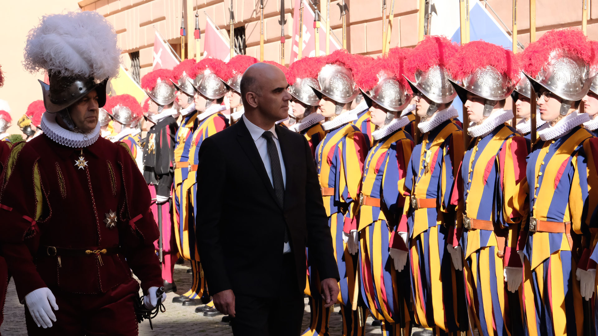Kommandant Christoph Graf (l) und Bundespräsident Alain Berset