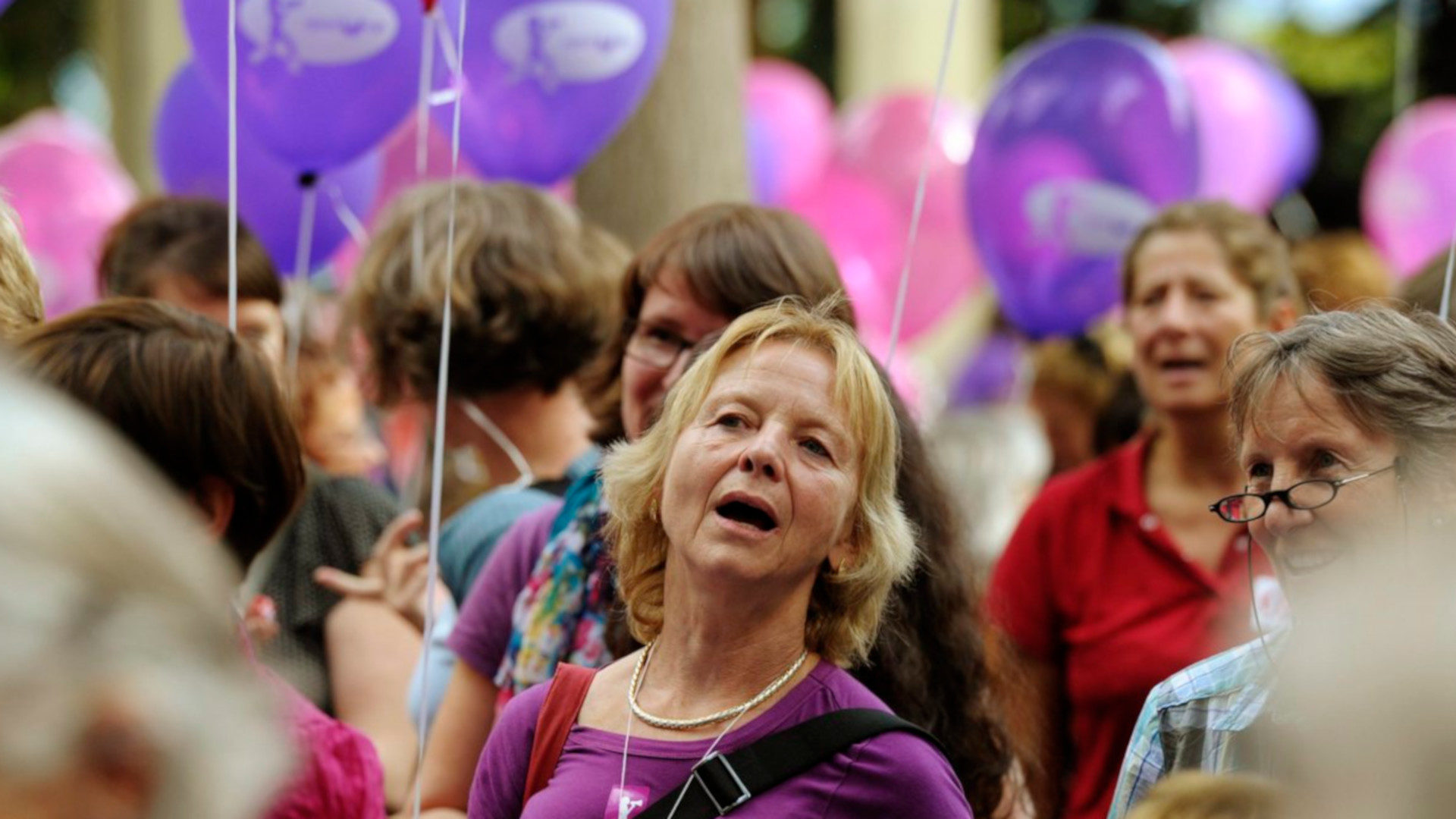 Demonstrantinnen fordern Gleichstellung - Frauenstreiktag, 14. Juni 2011, Zürich.